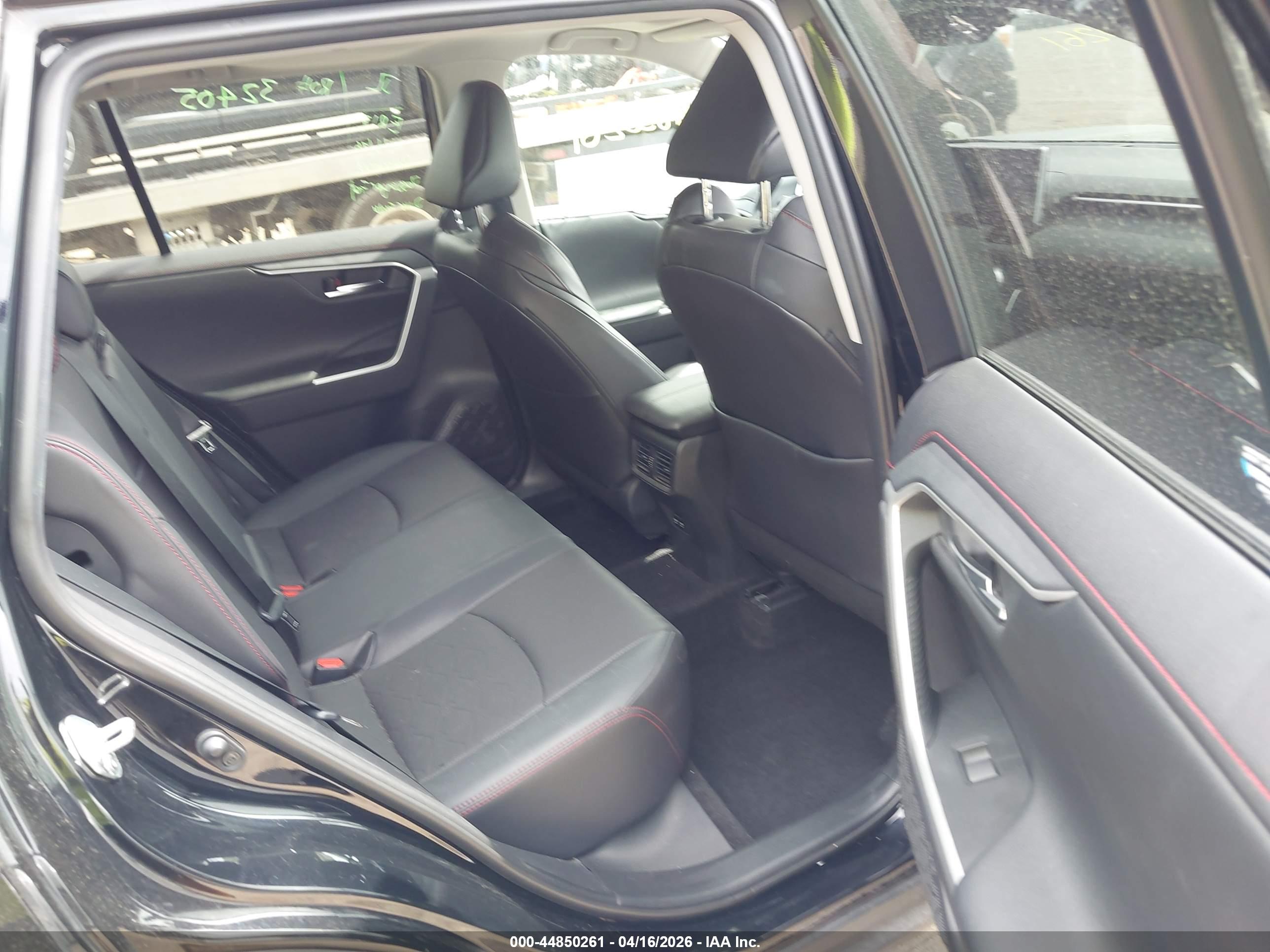 TOYOTA RAV4 image 8