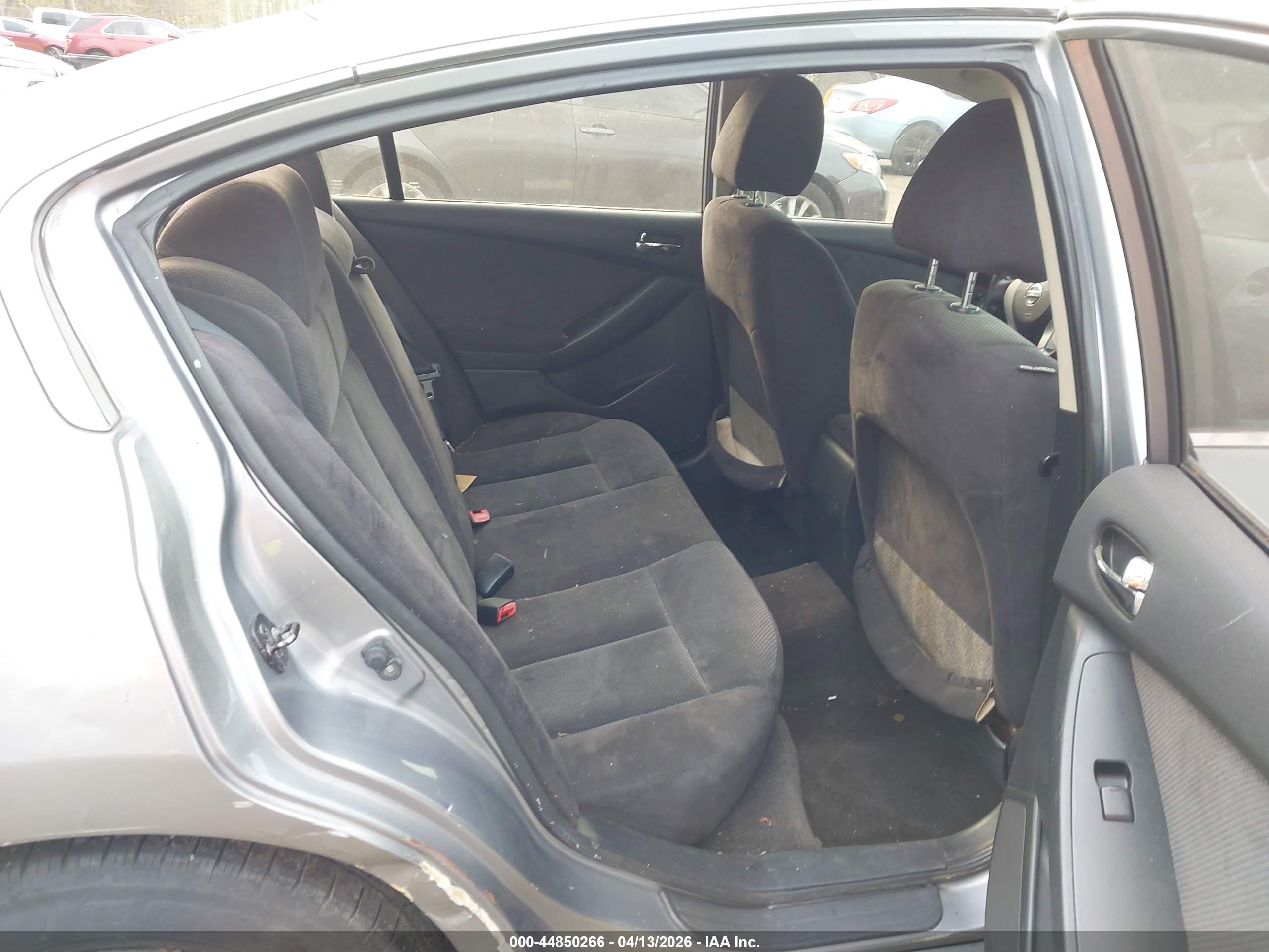 NISSAN ALTIMA image 8