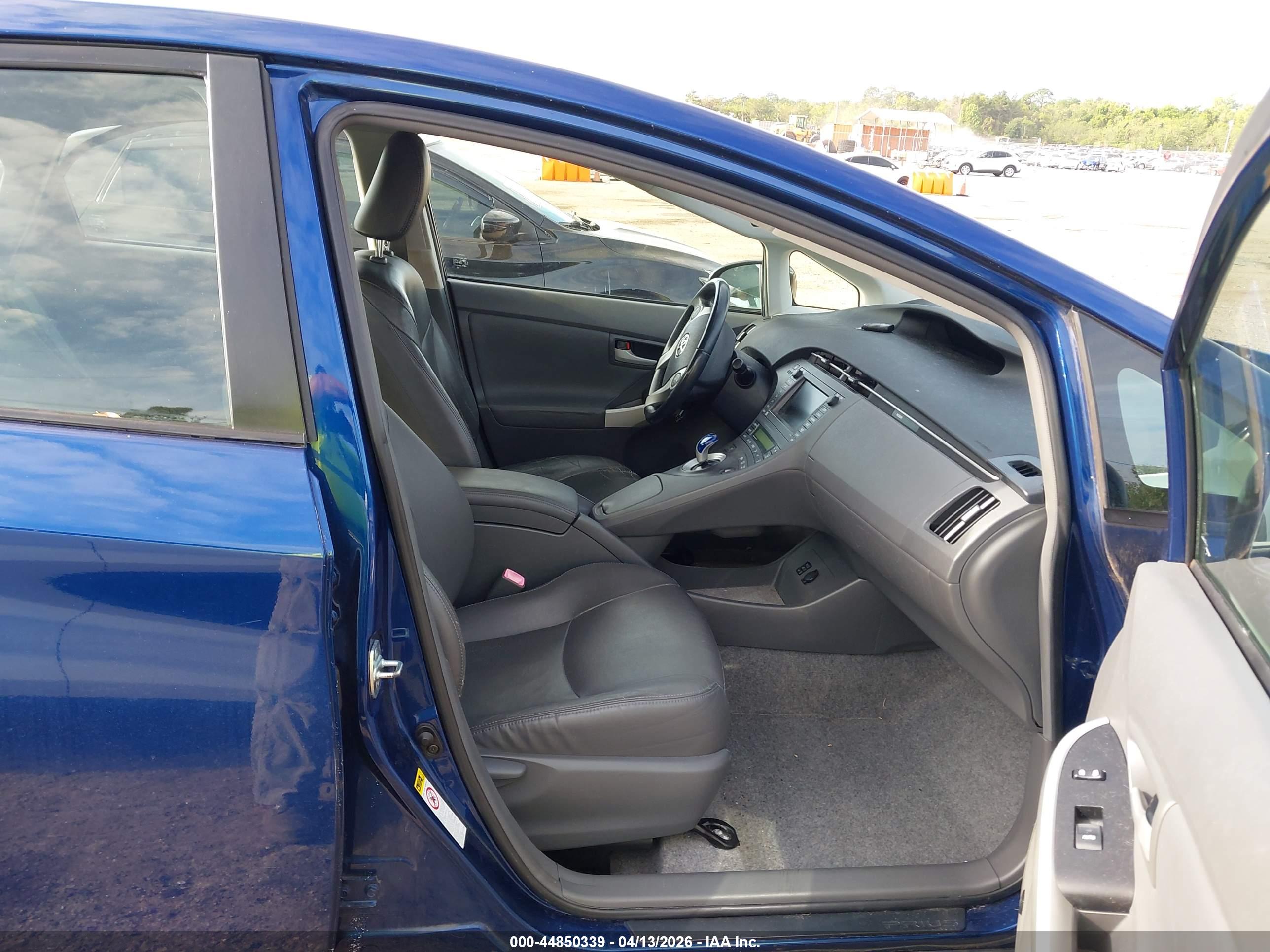 TOYOTA PRIUS image 5