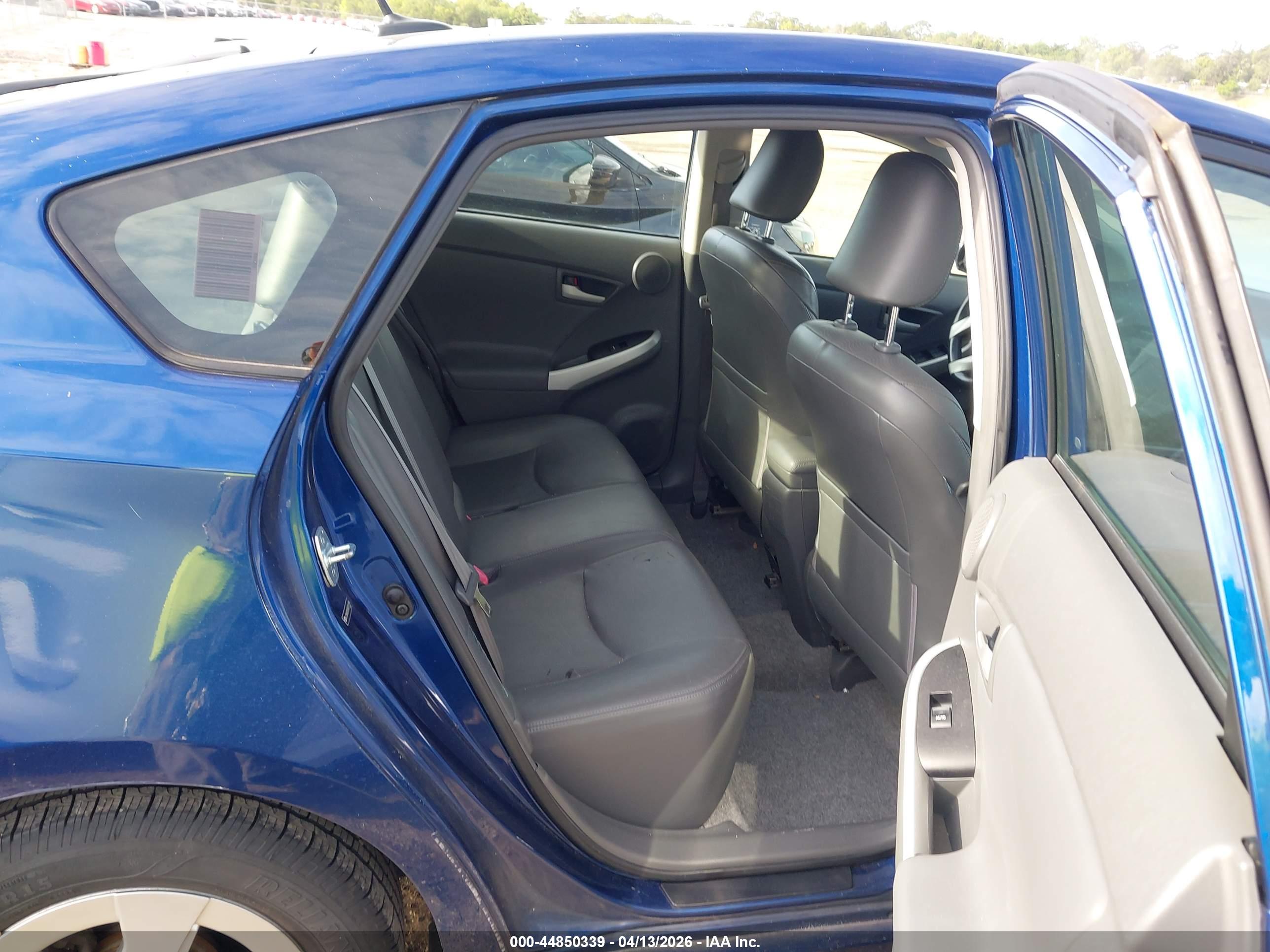 TOYOTA PRIUS image 8