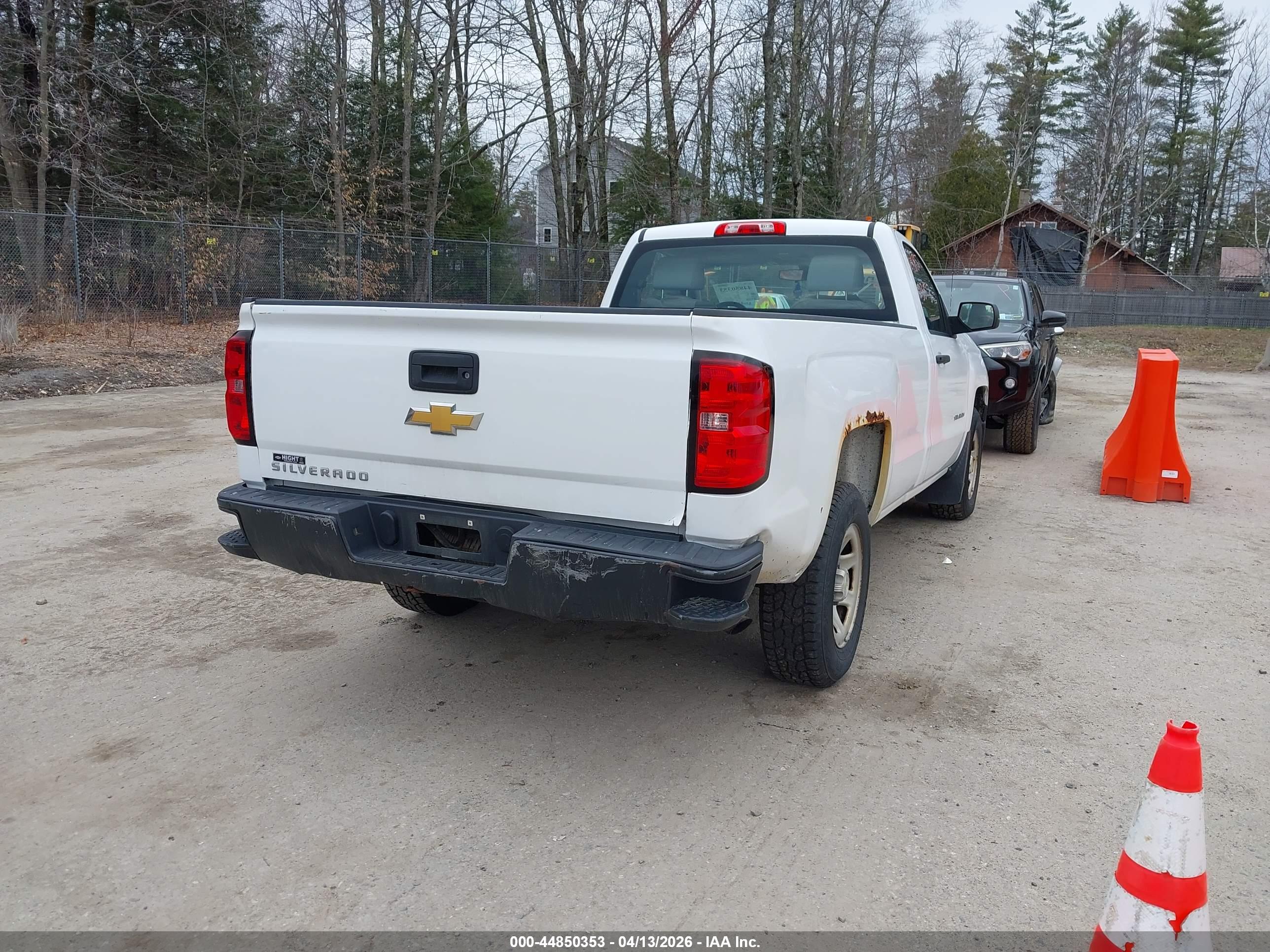CHEVROLET SILVERADO image 4