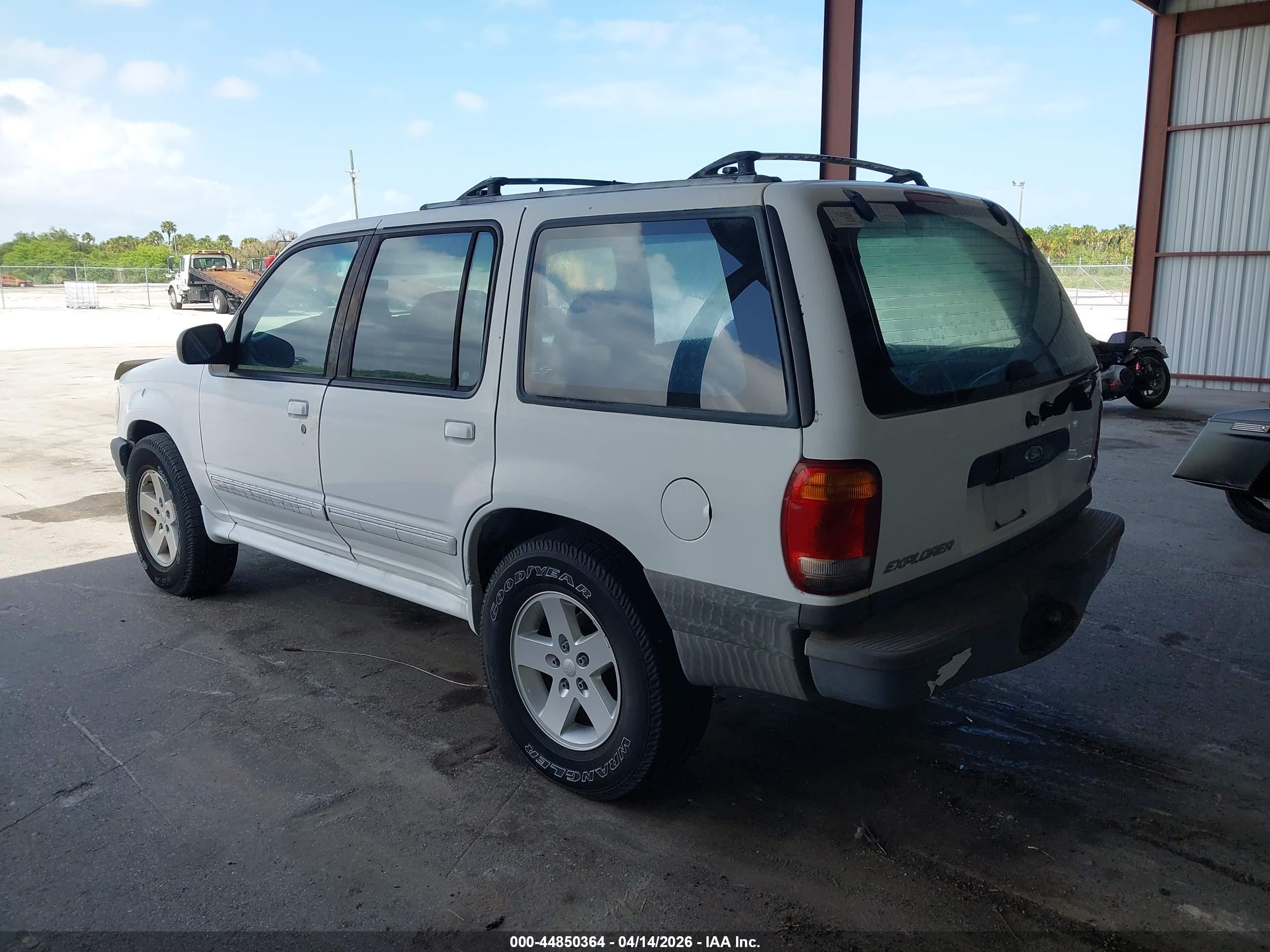 FORD EXPLORER image 3