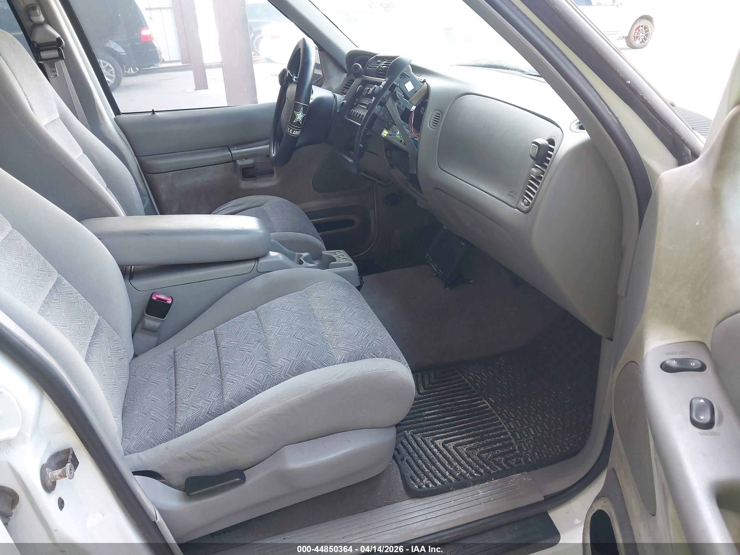 FORD EXPLORER image 5