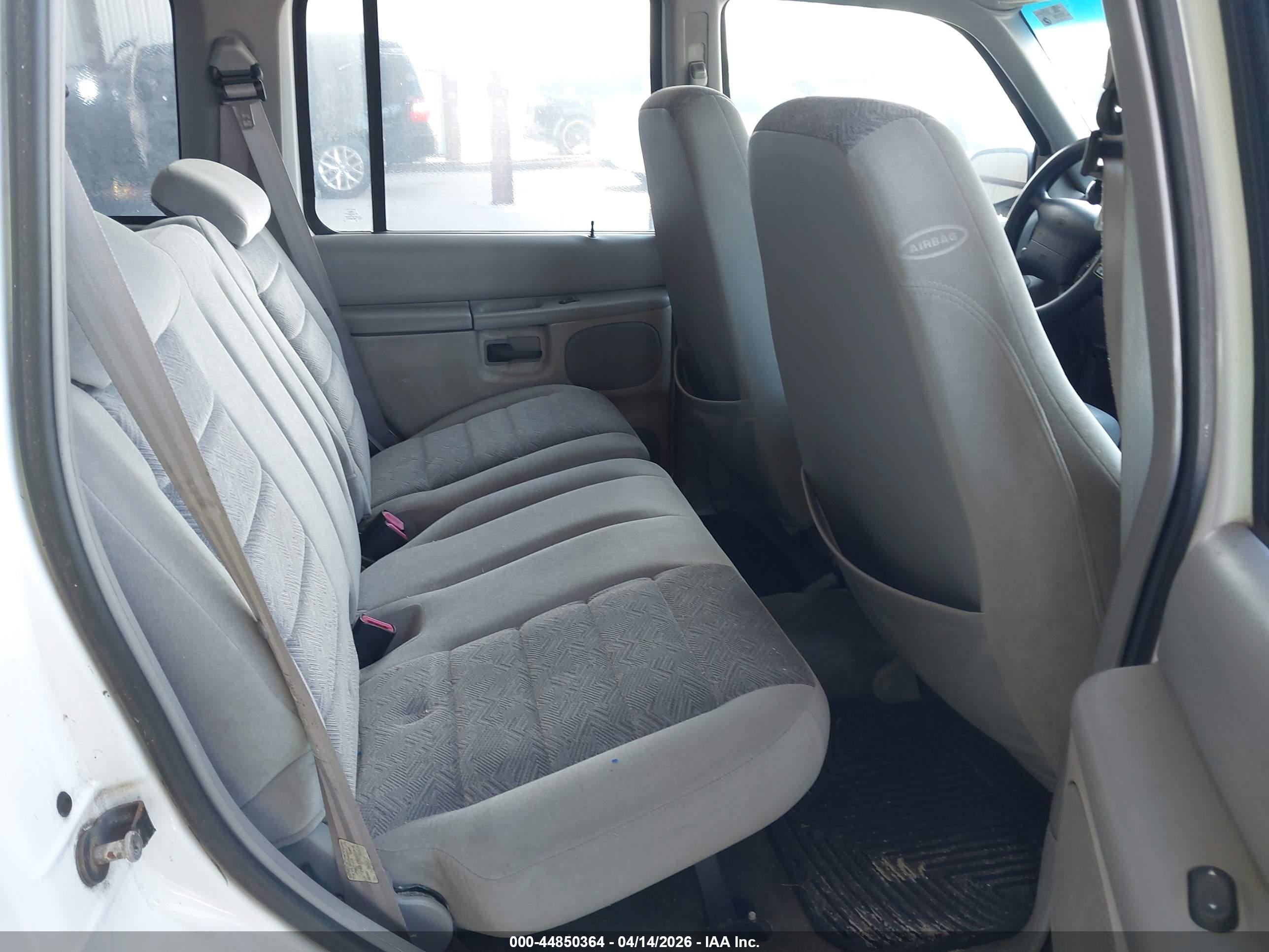 FORD EXPLORER image 8