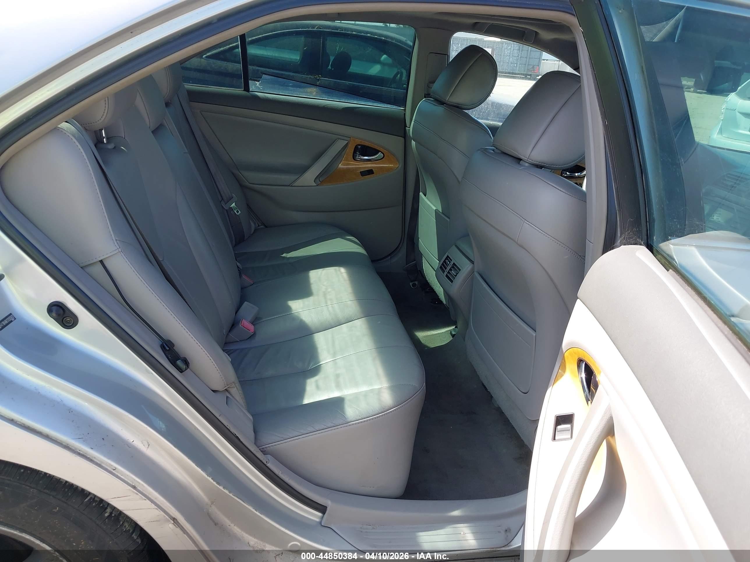 TOYOTA CAMRY image 8