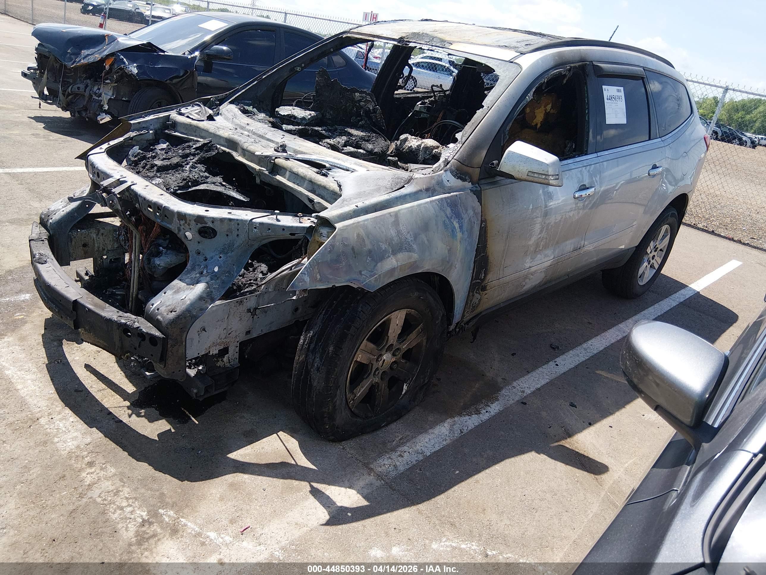 CHEVROLET TRAVERSE image 2