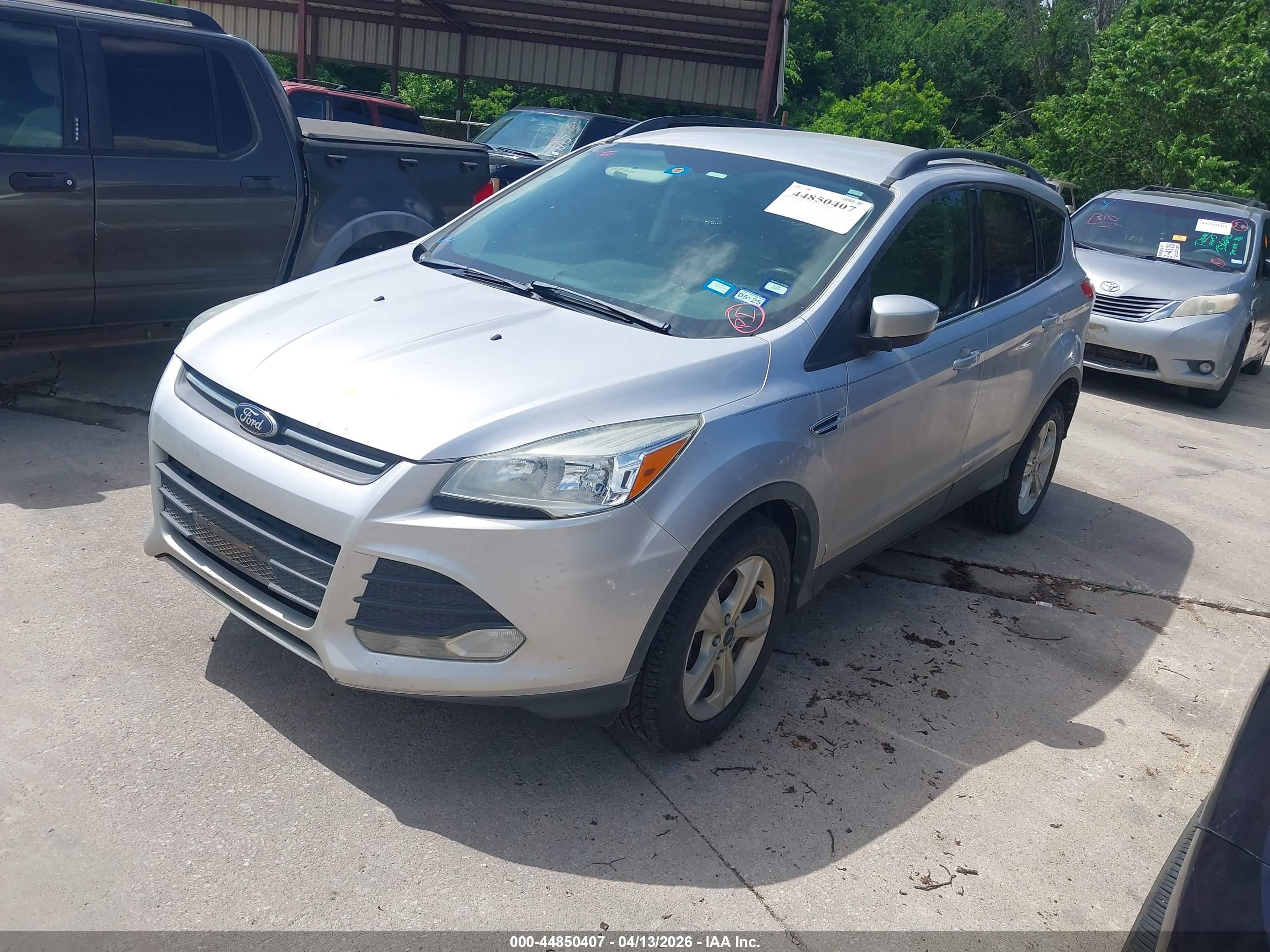FORD ESCAPE image 2
