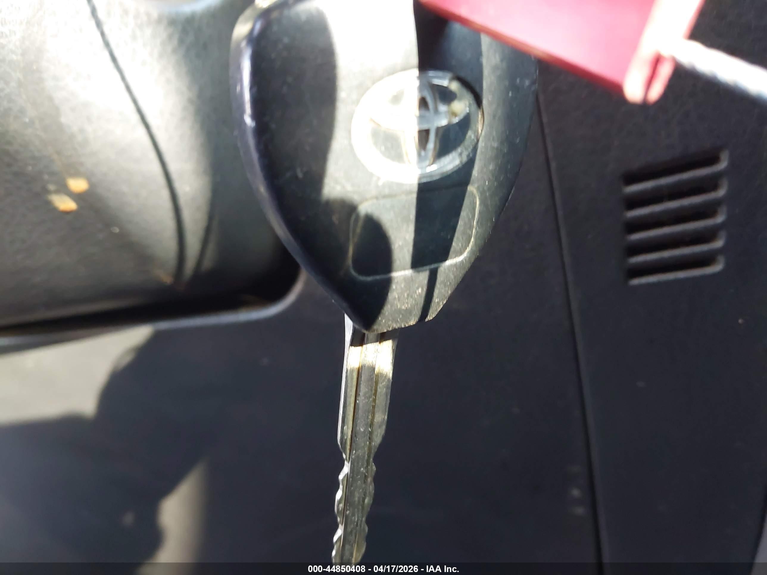 TOYOTA RAV4 image 11