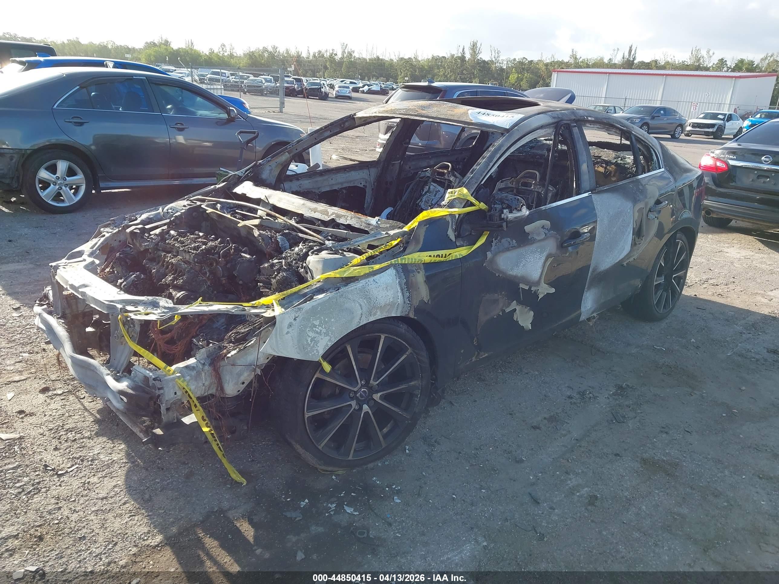 VOLVO S60 image 2