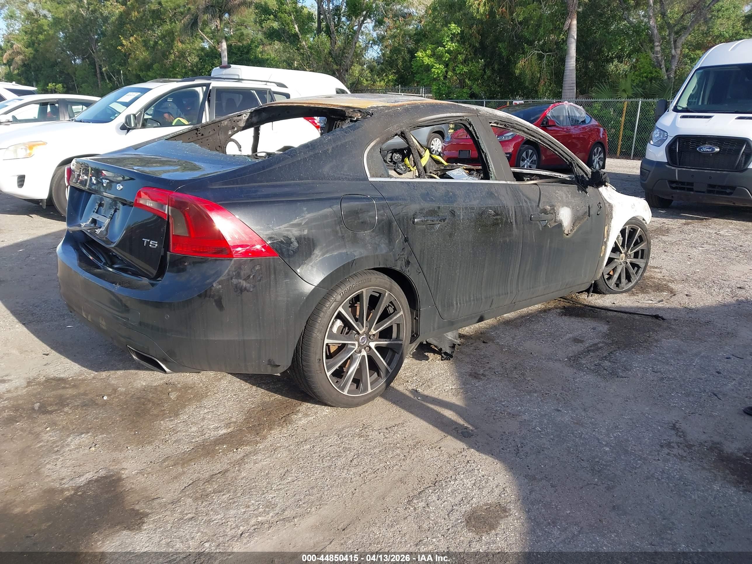 VOLVO S60 image 4