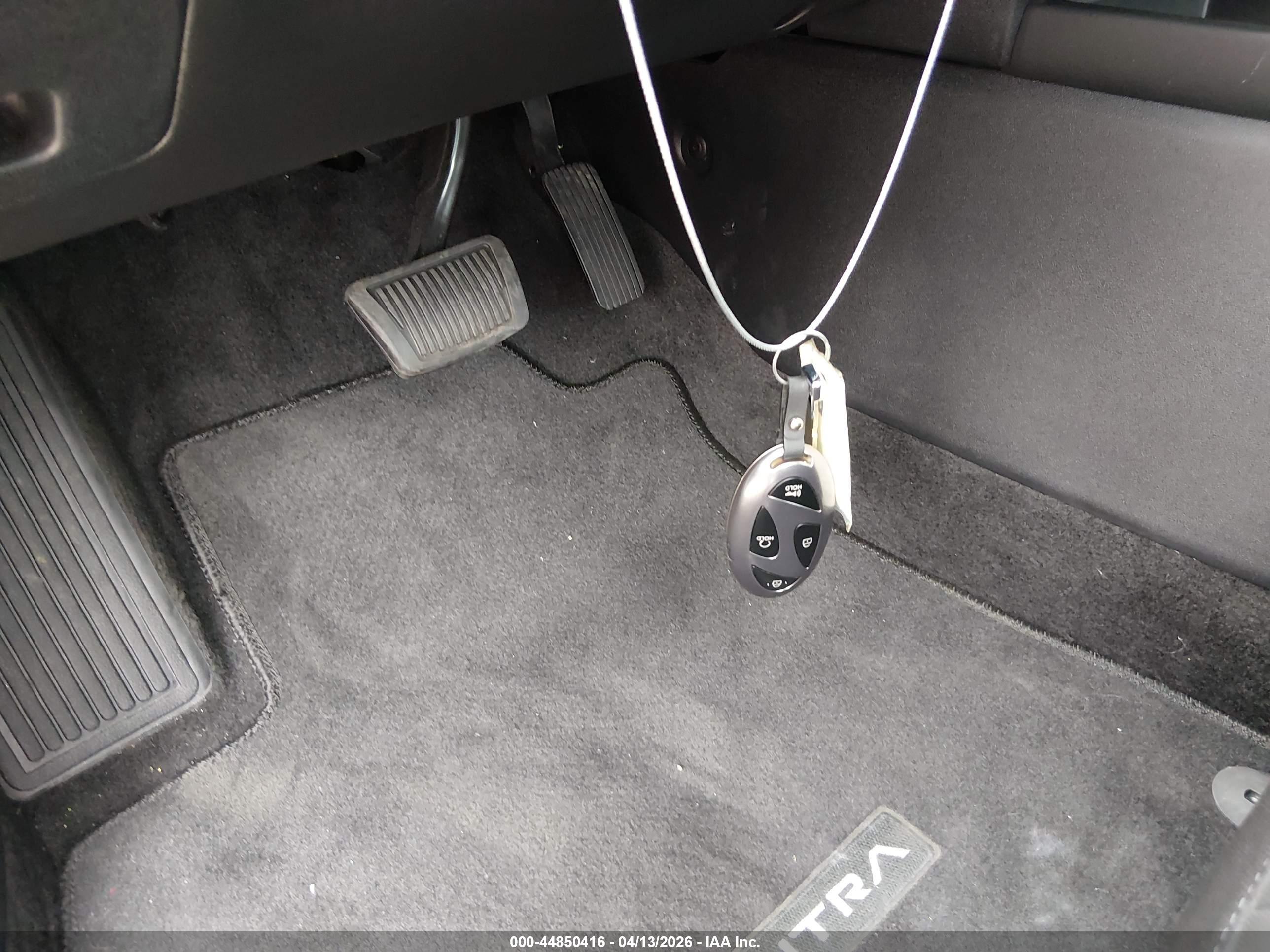 HYUNDAI ELANTRA image 11