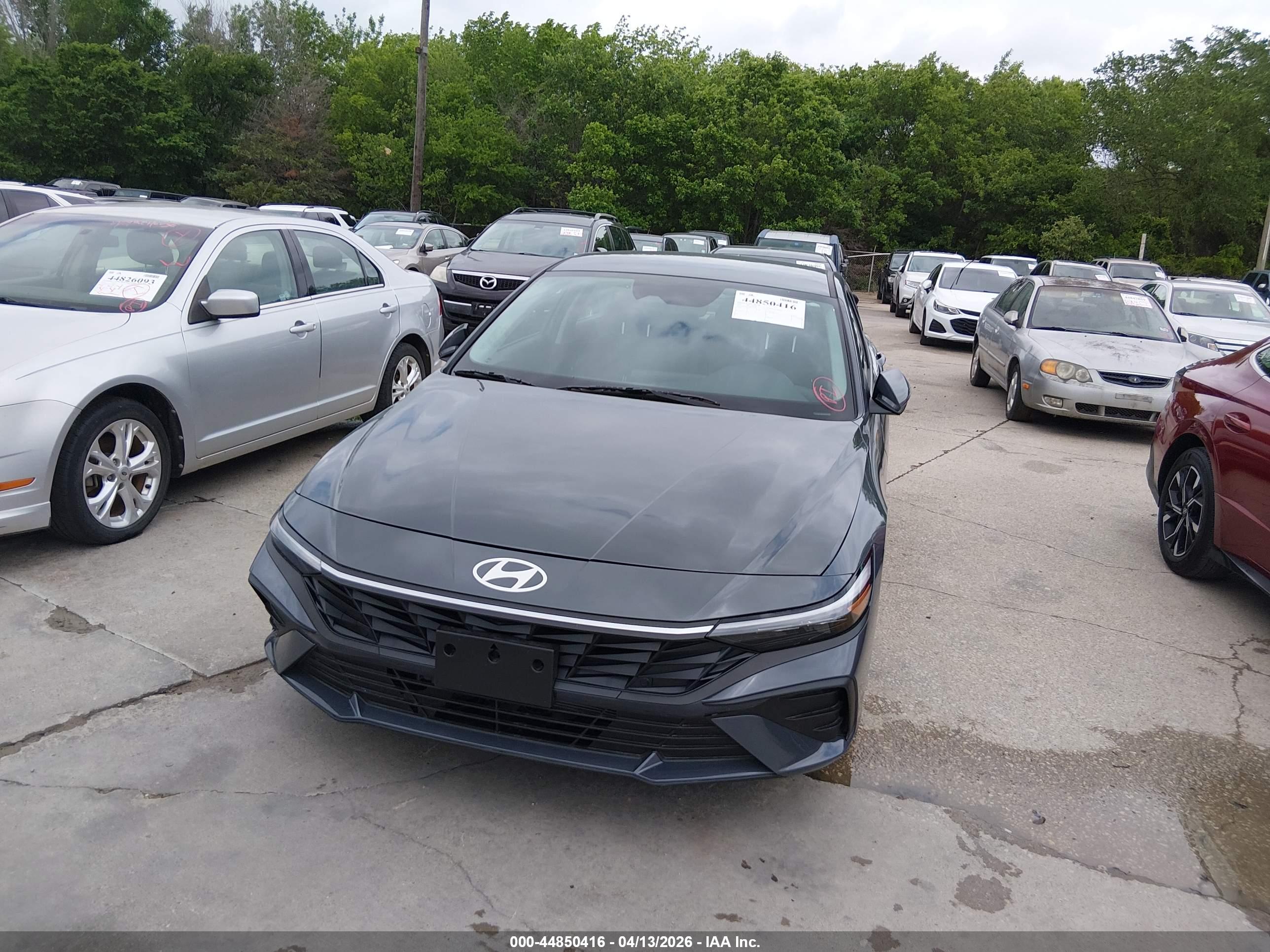 HYUNDAI ELANTRA image 6