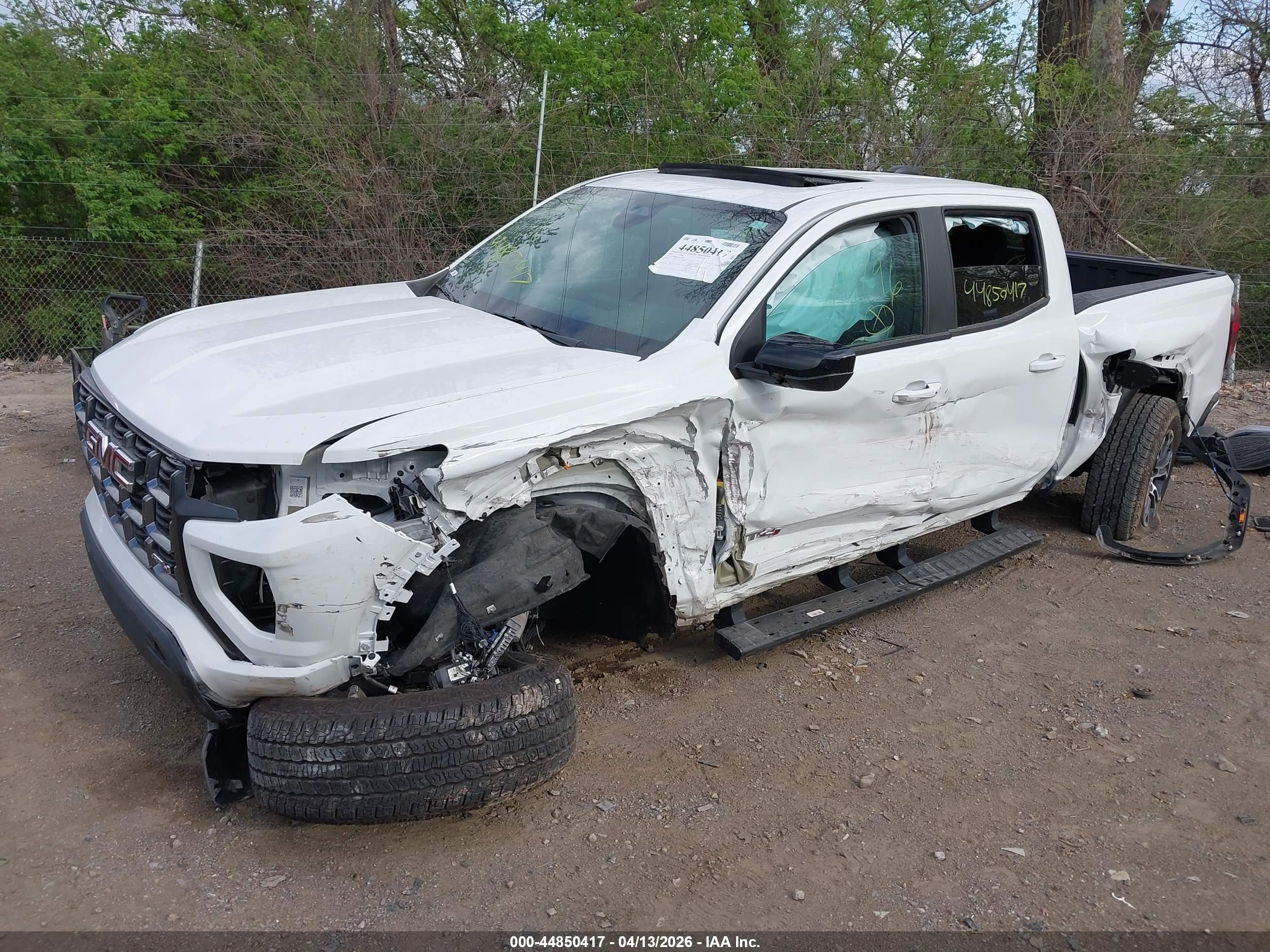 GMC CANYON image 2