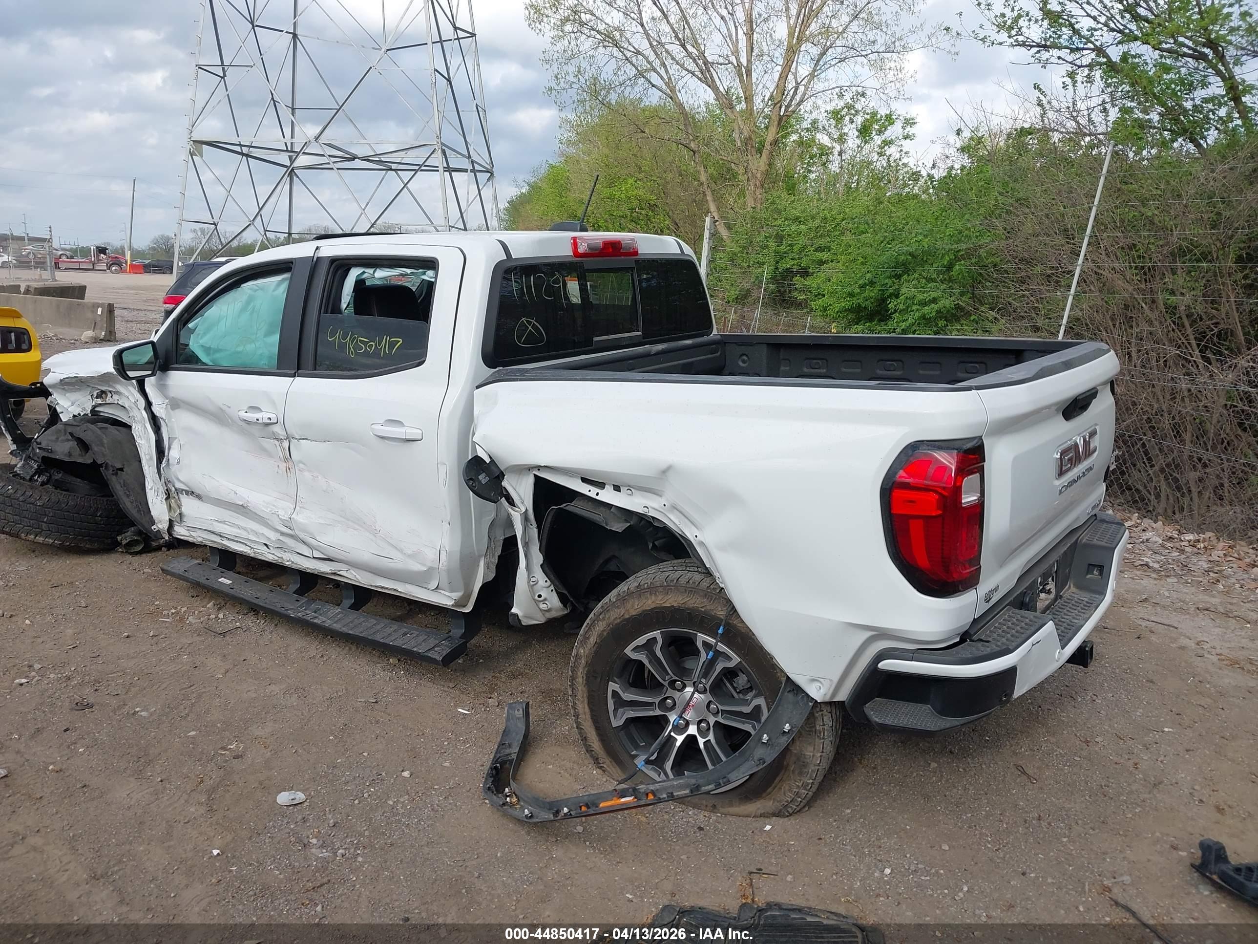 GMC CANYON image 3