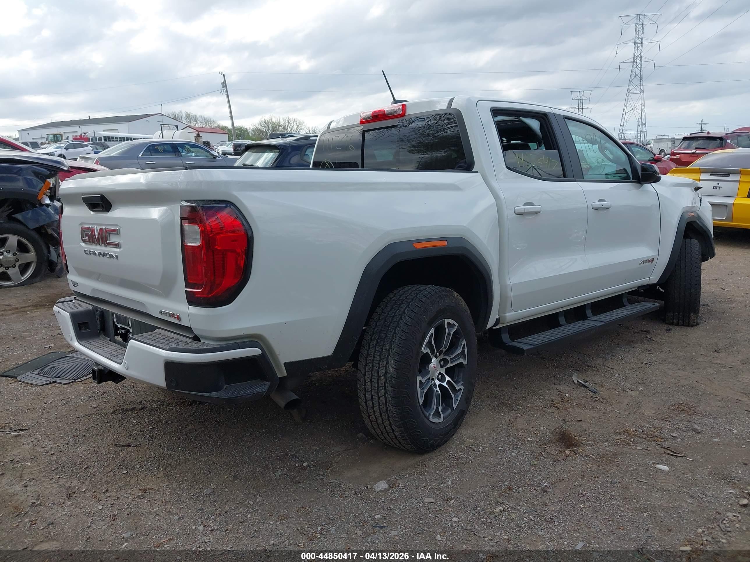 GMC CANYON image 4