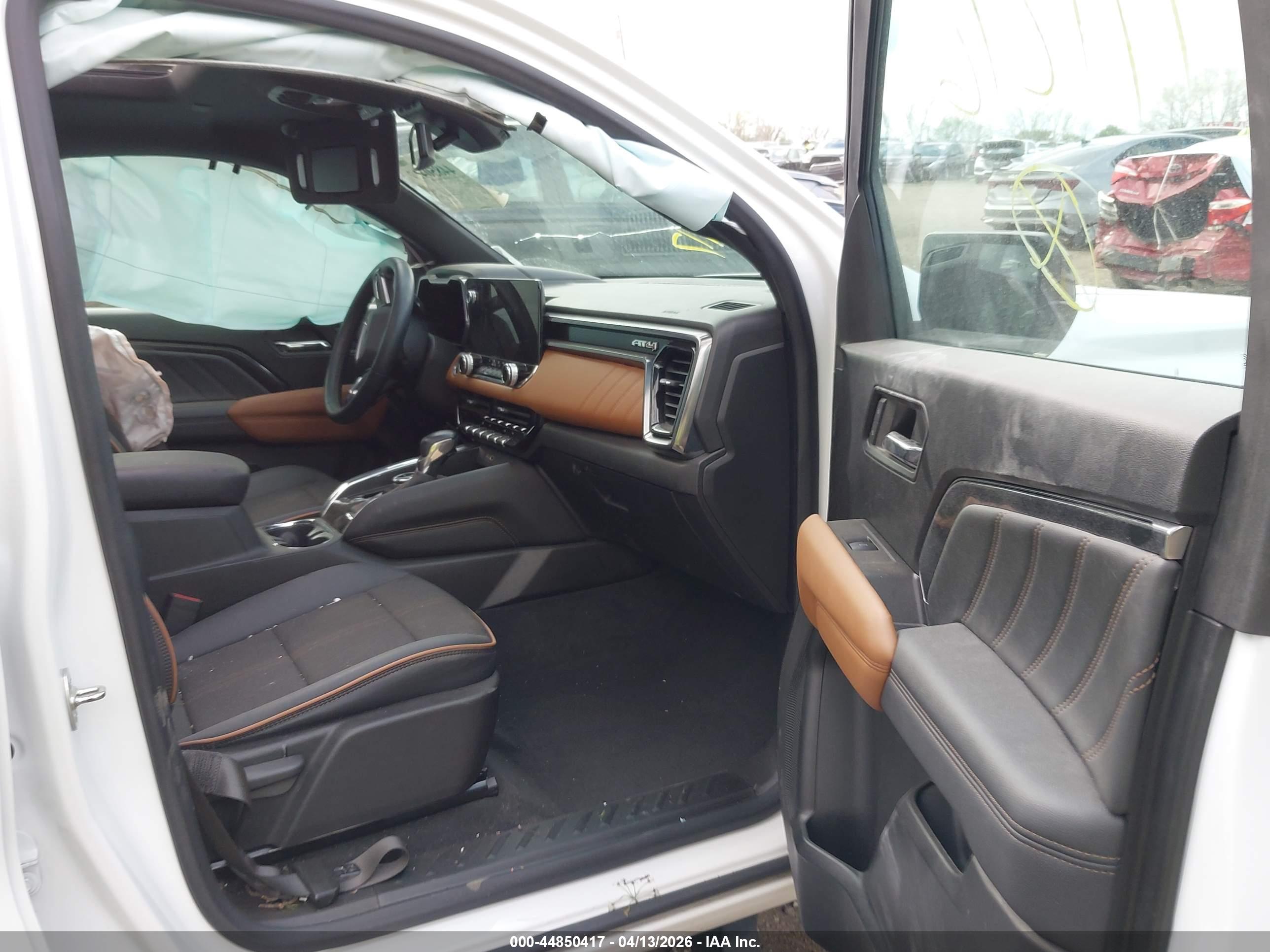 GMC CANYON image 5