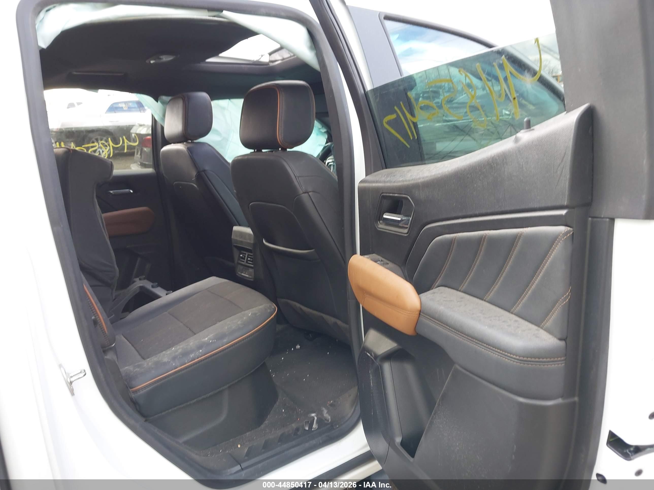 GMC CANYON image 8