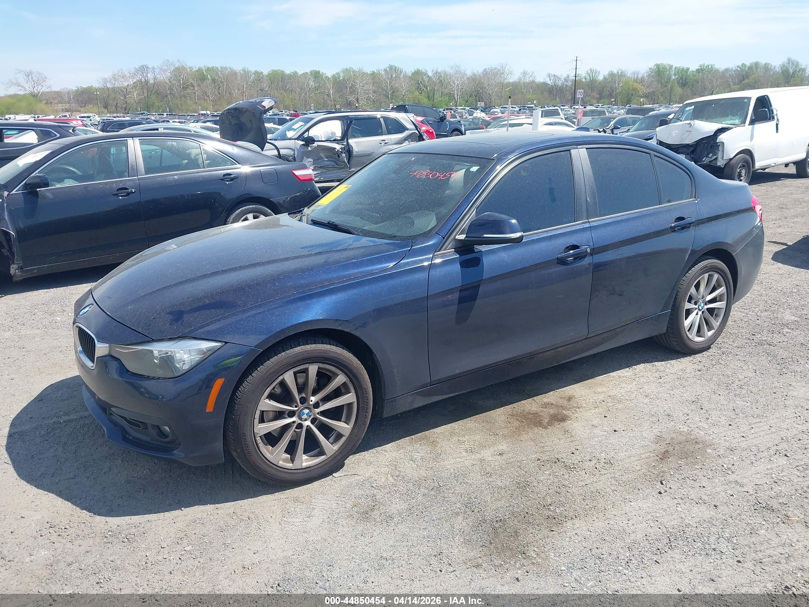 BMW 320I image 2
