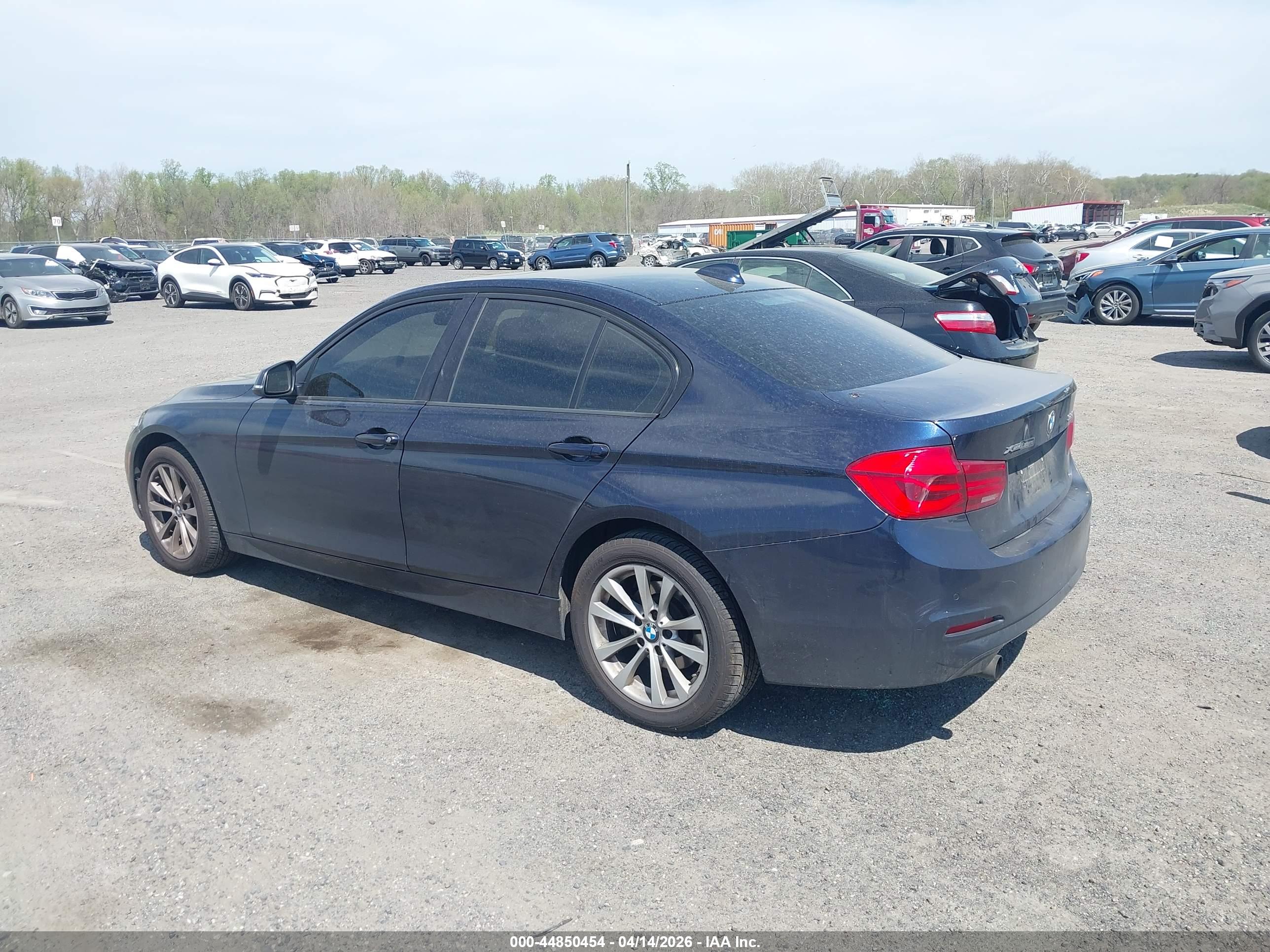 BMW 320I image 3
