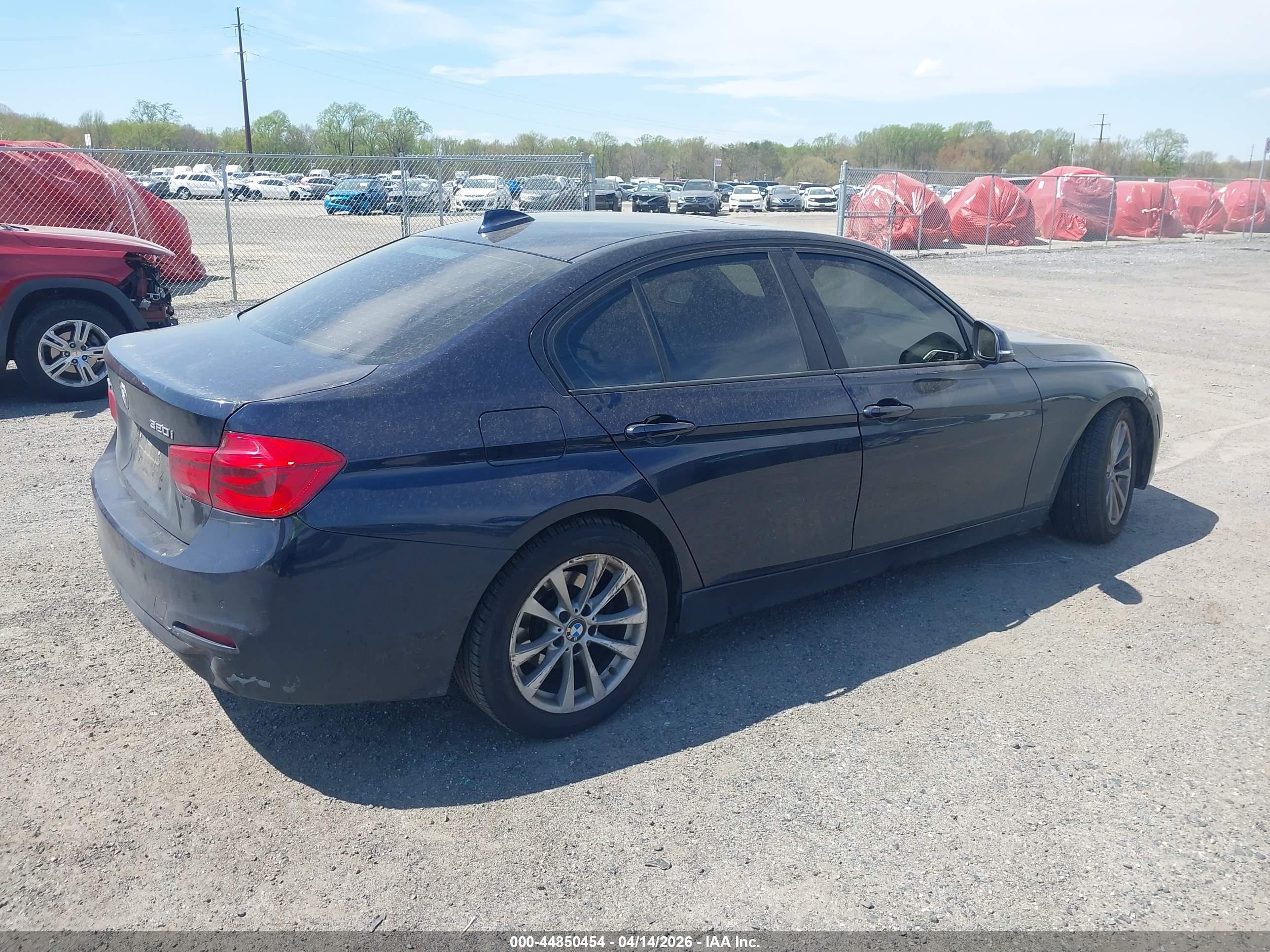 BMW 320I image 4