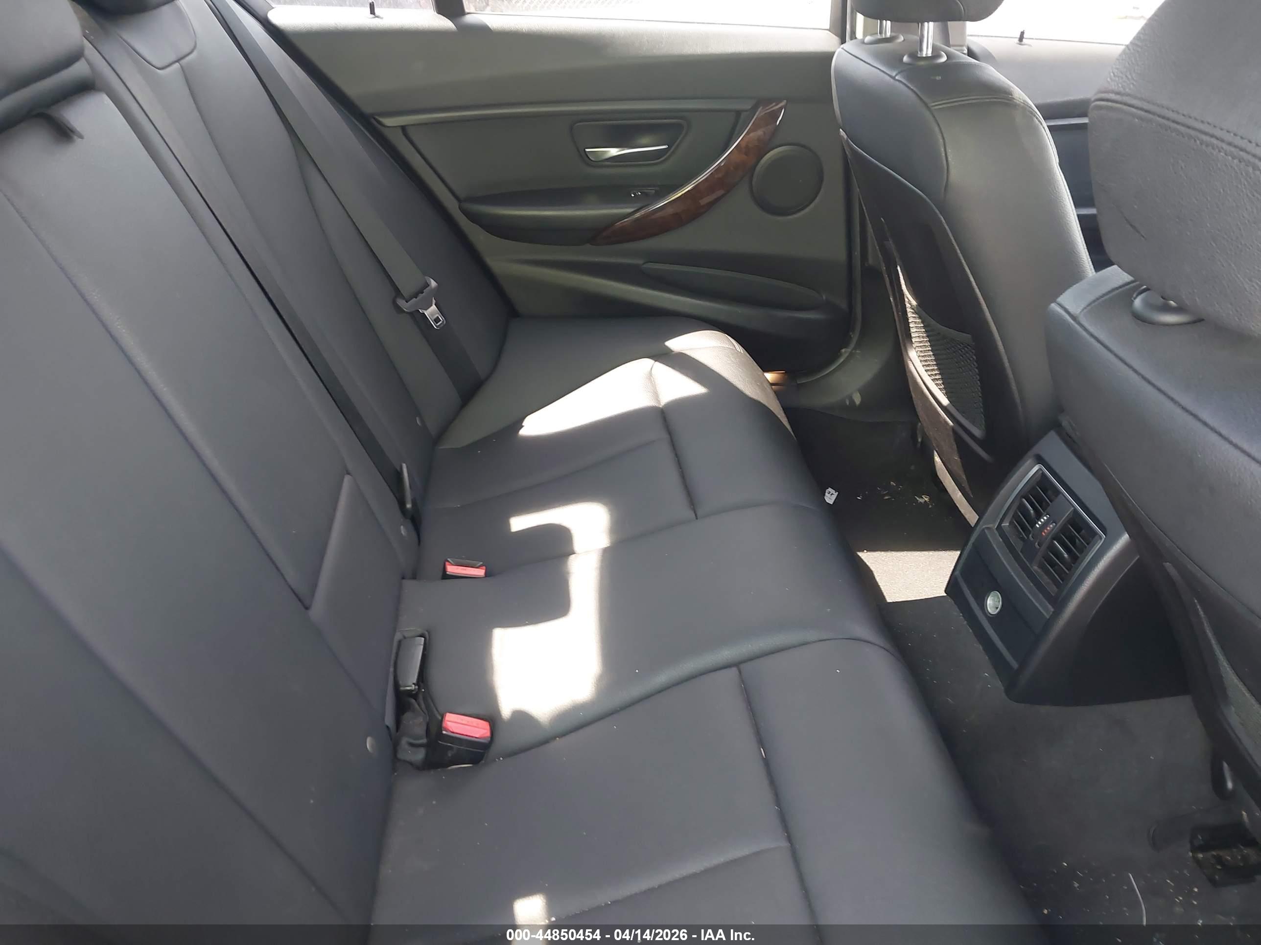 BMW 320I image 8