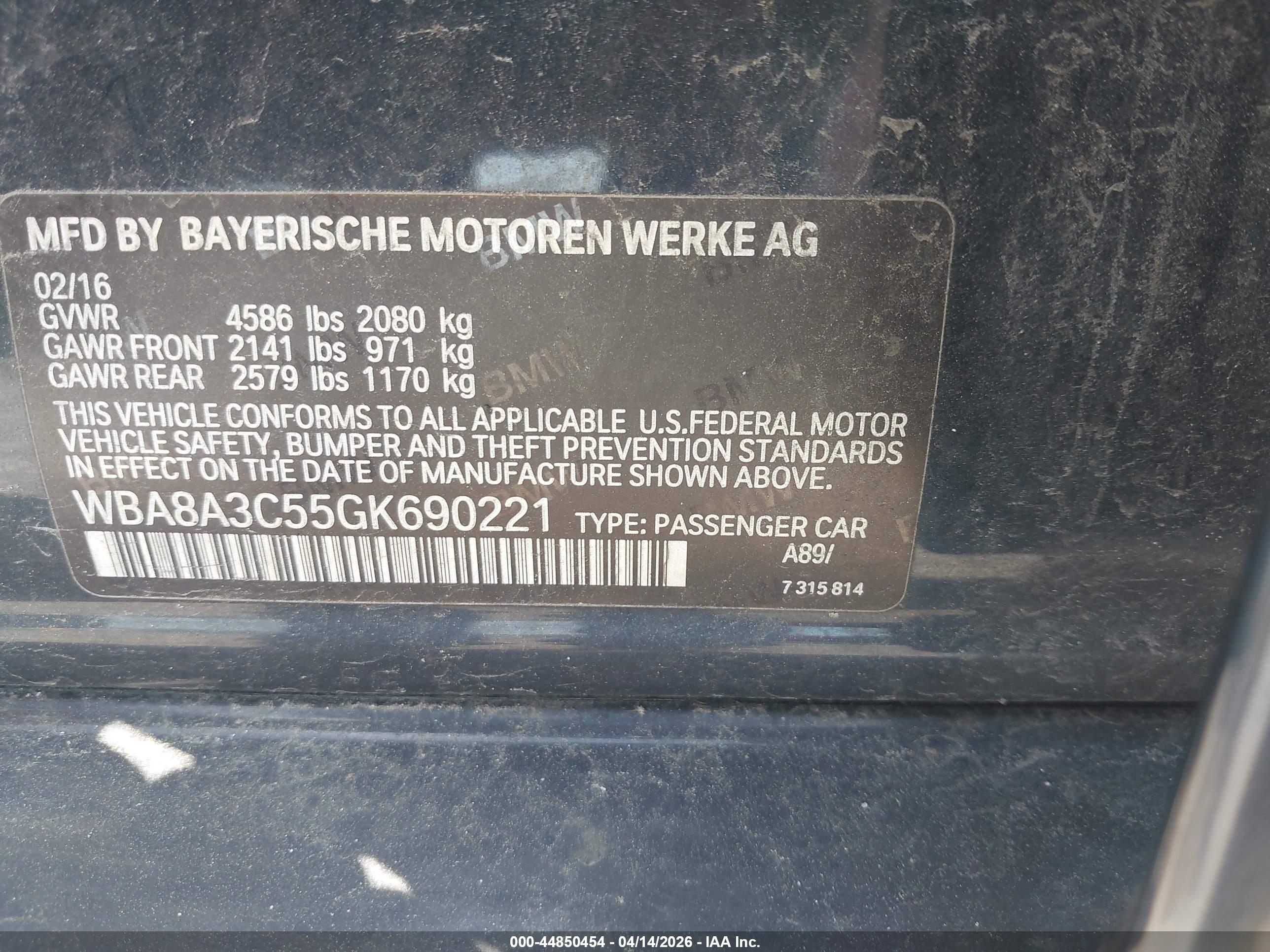 BMW 320I image 9