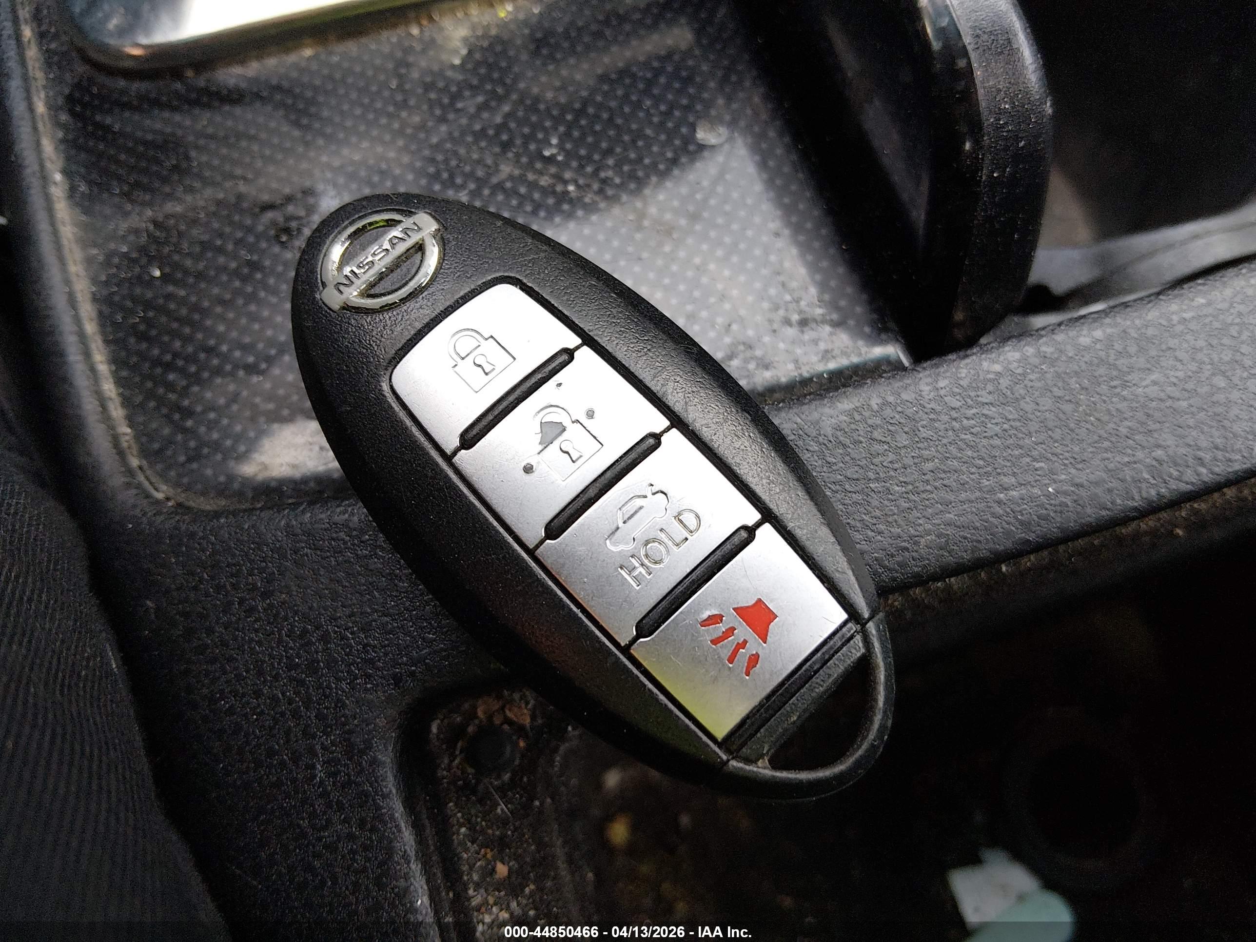 NISSAN MAXIMA image 11