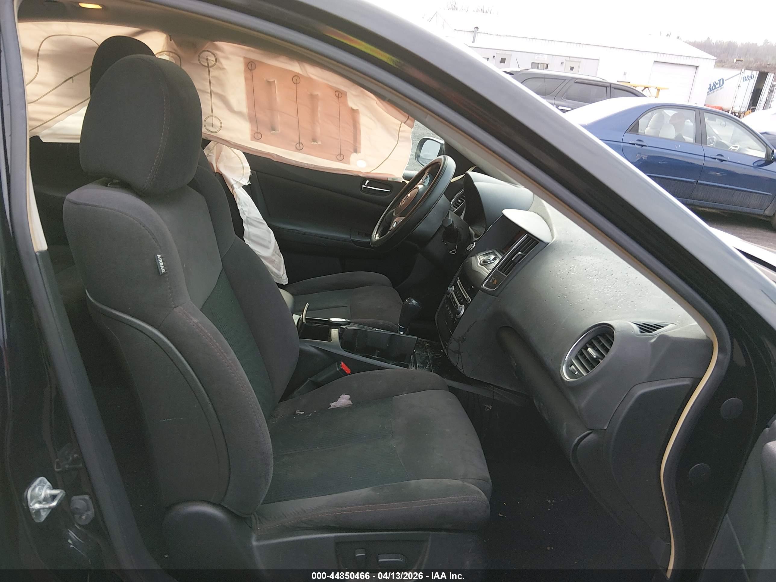 NISSAN MAXIMA image 5