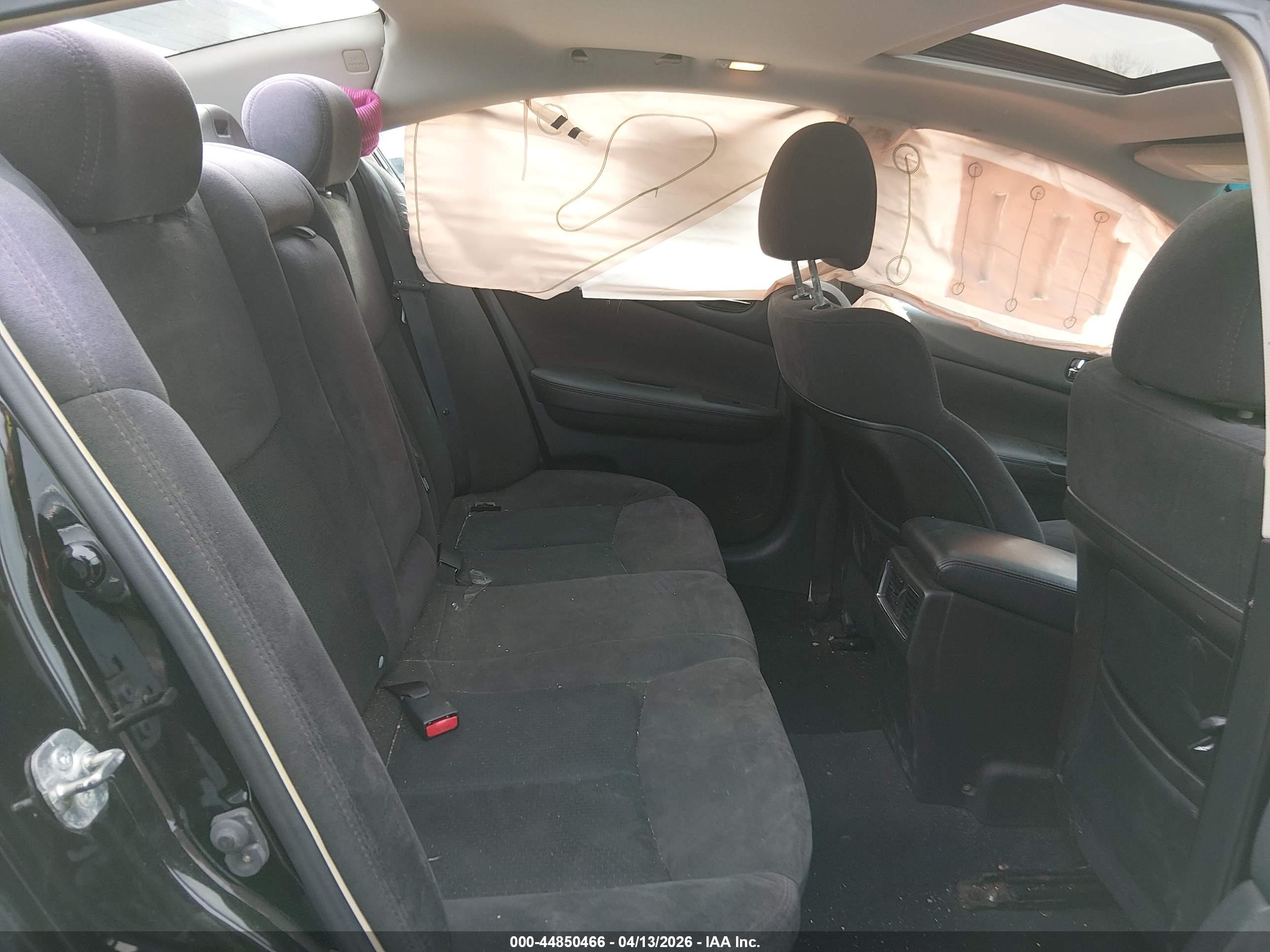 NISSAN MAXIMA image 8