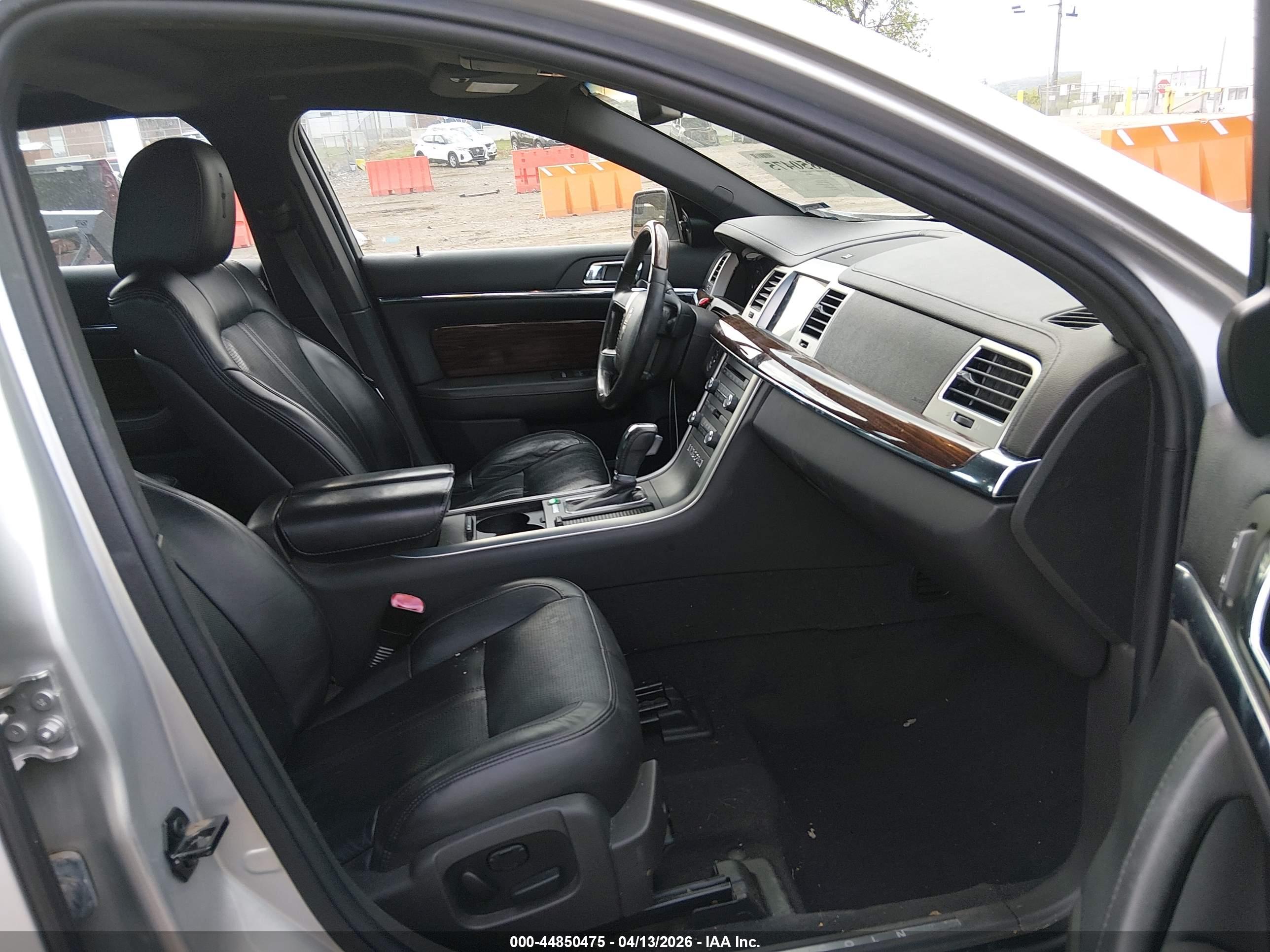 LINCOLN MKS image 5