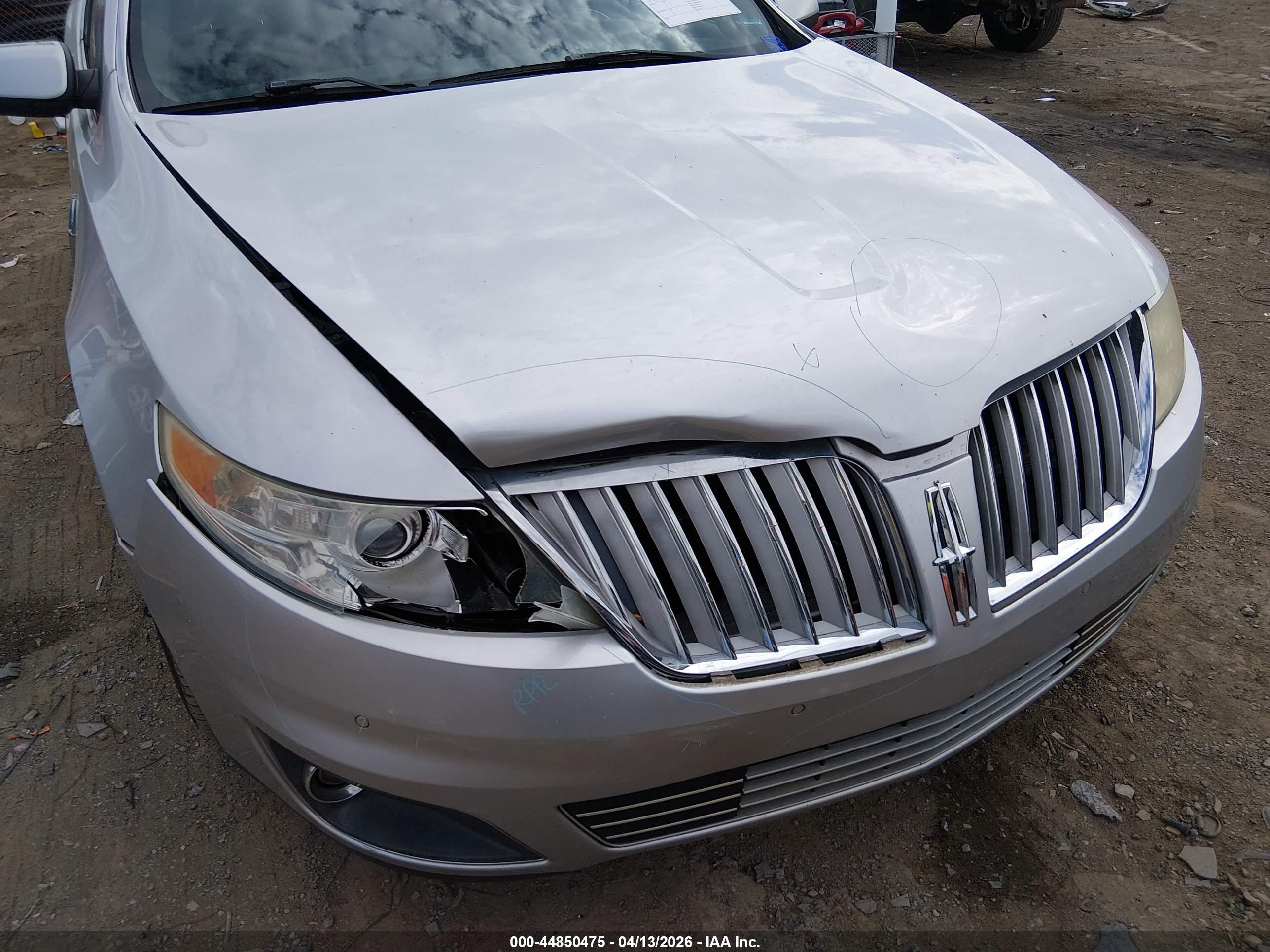 LINCOLN MKS image 6
