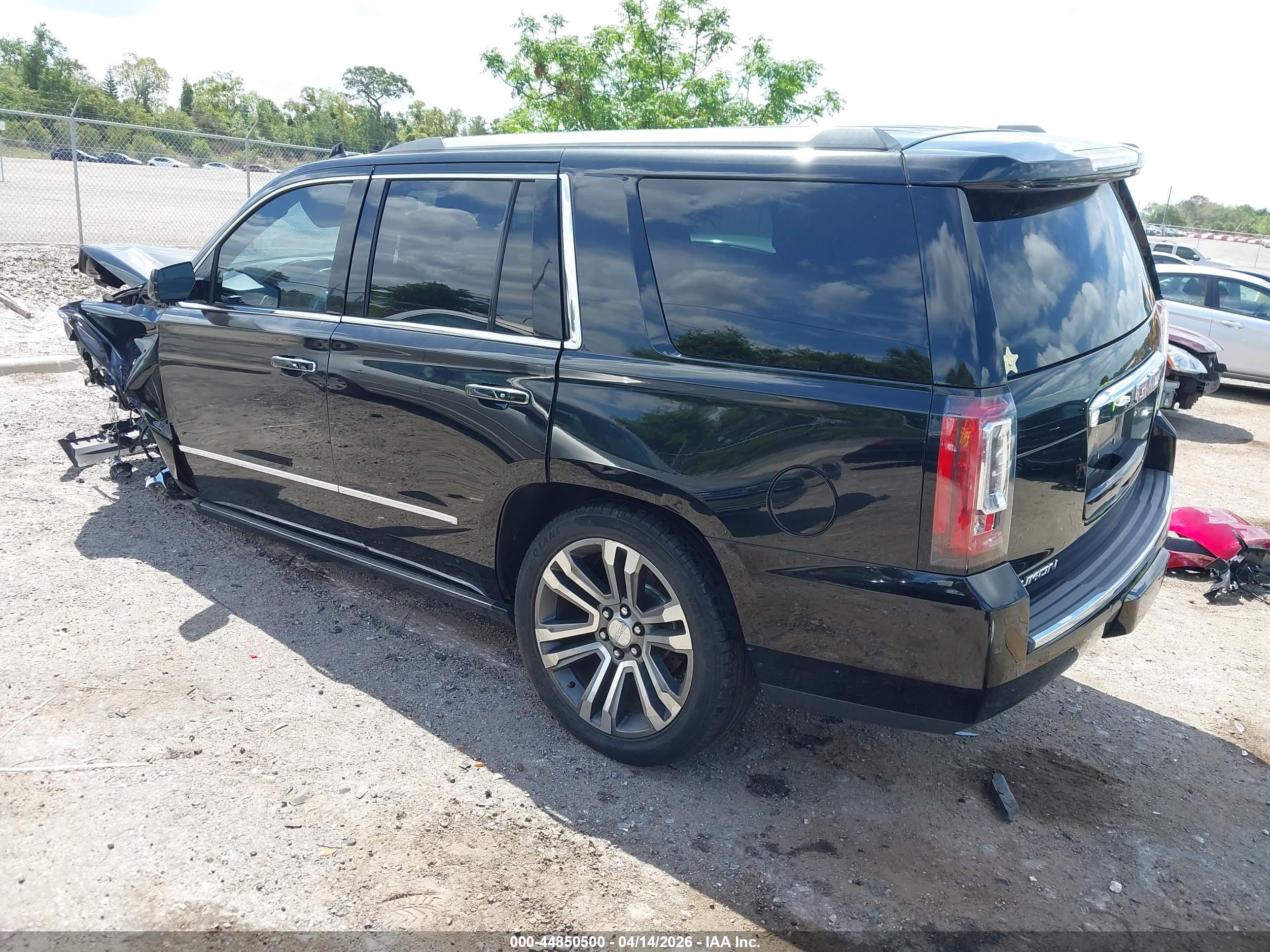 GMC YUKON image 3