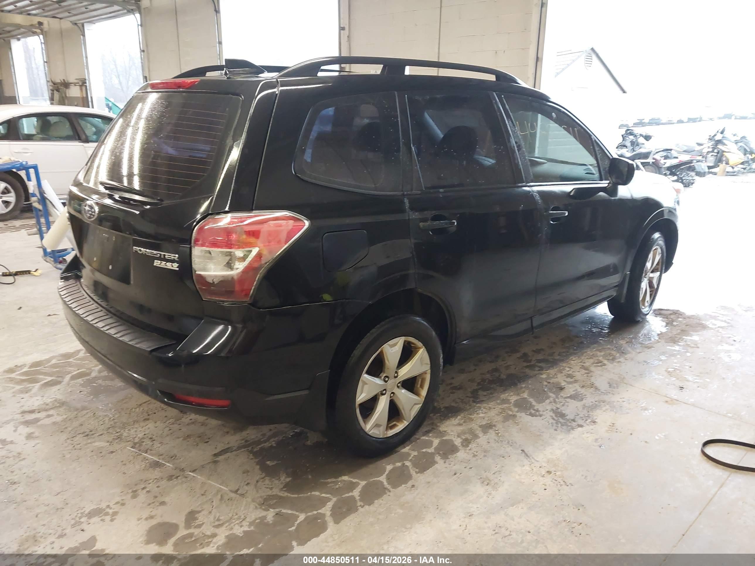 SUBARU FORESTER image 4