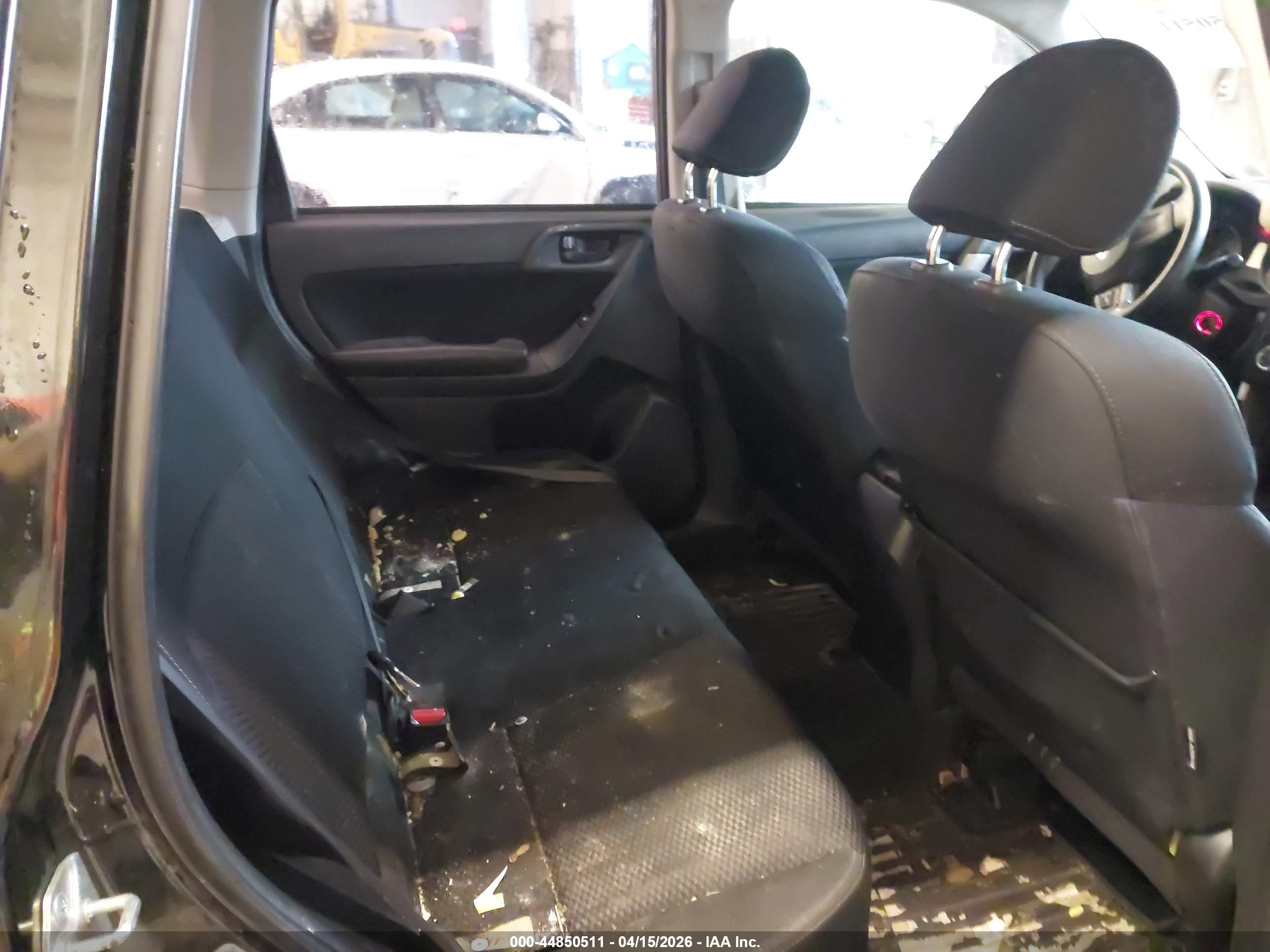 SUBARU FORESTER image 8