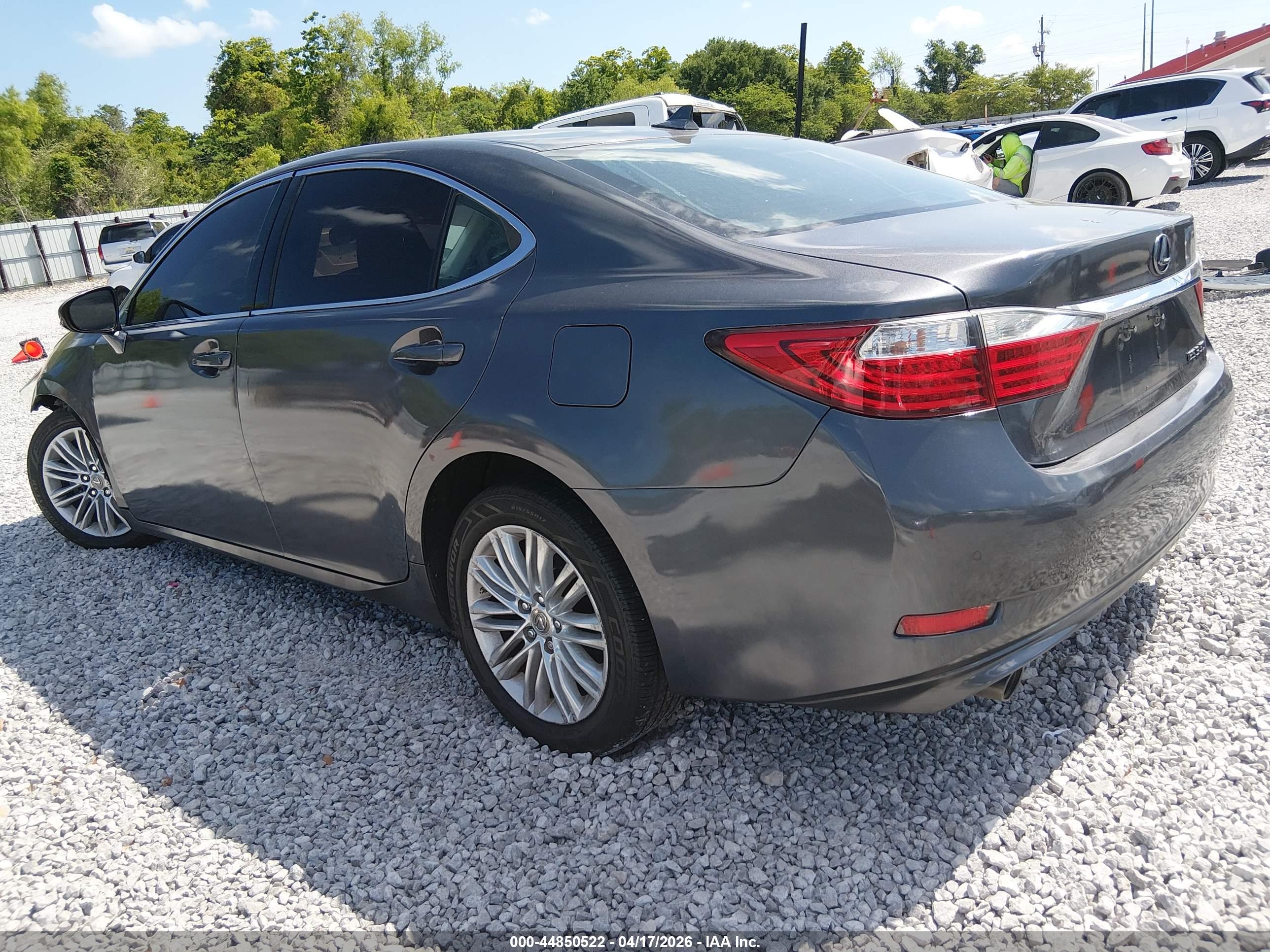 LEXUS ES image 3