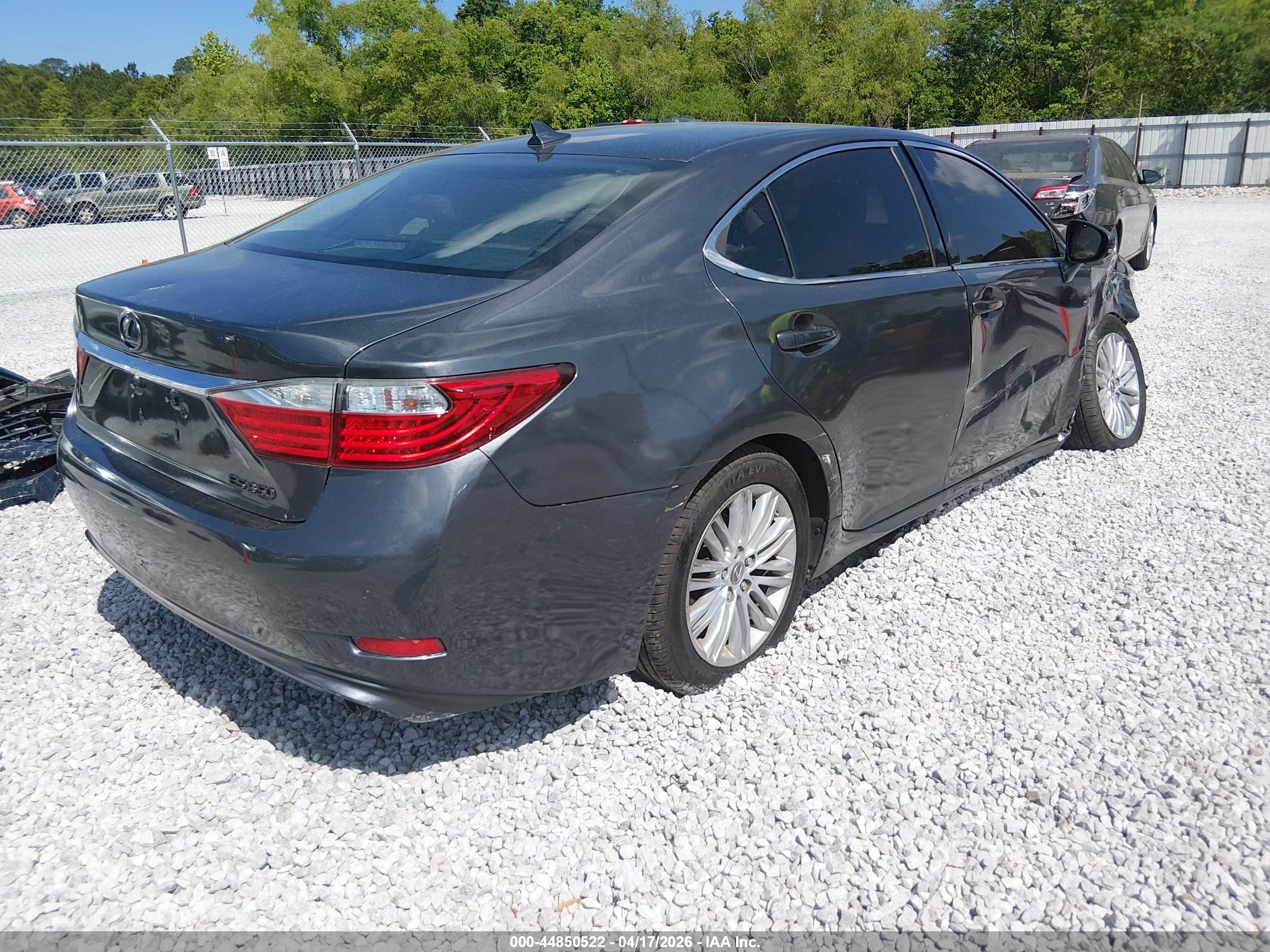 LEXUS ES image 4
