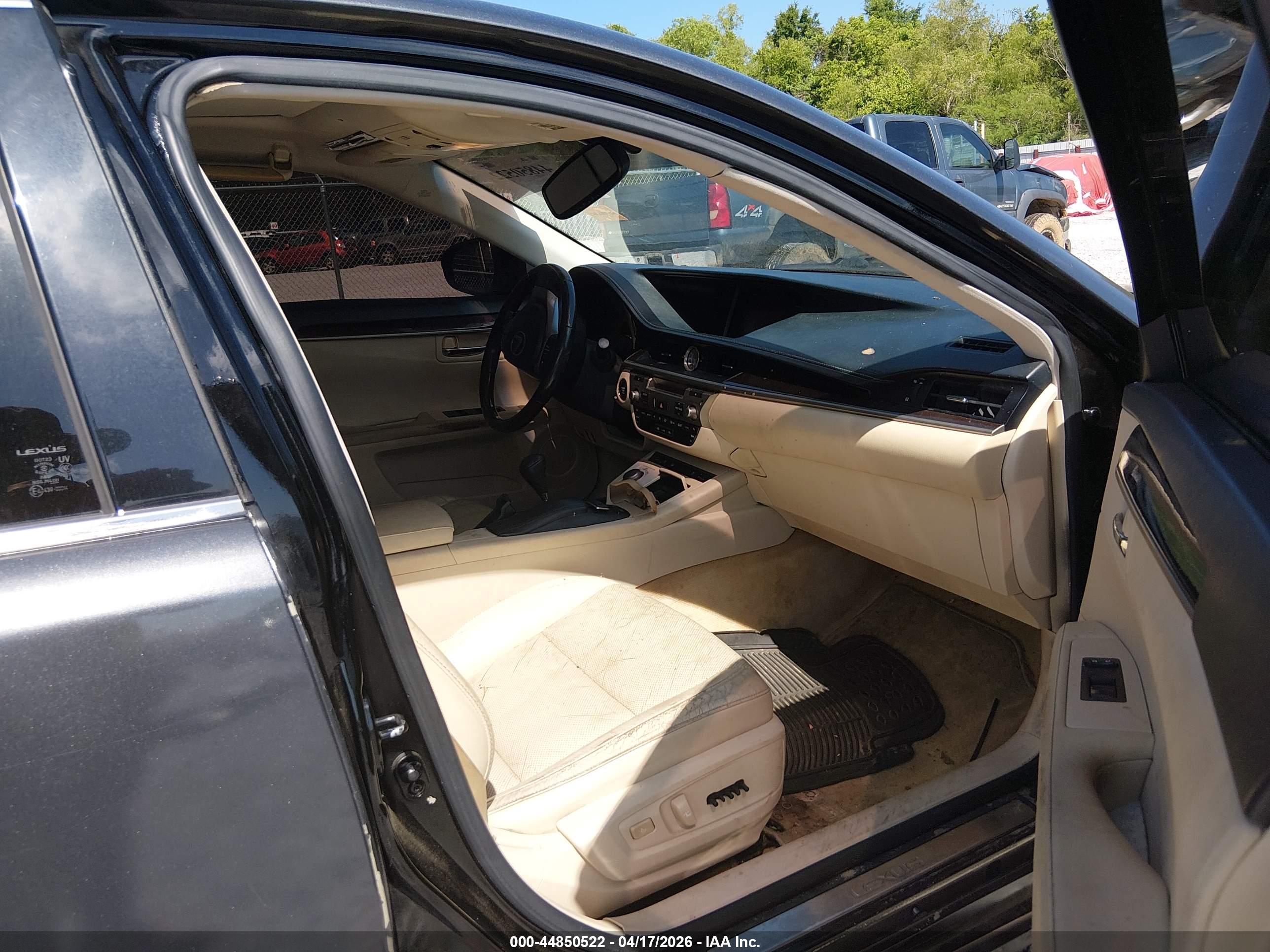 LEXUS ES image 5
