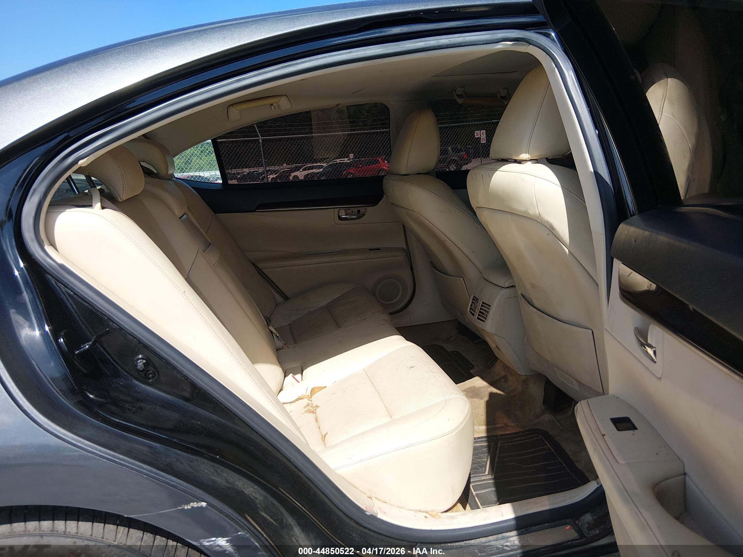 LEXUS ES image 8