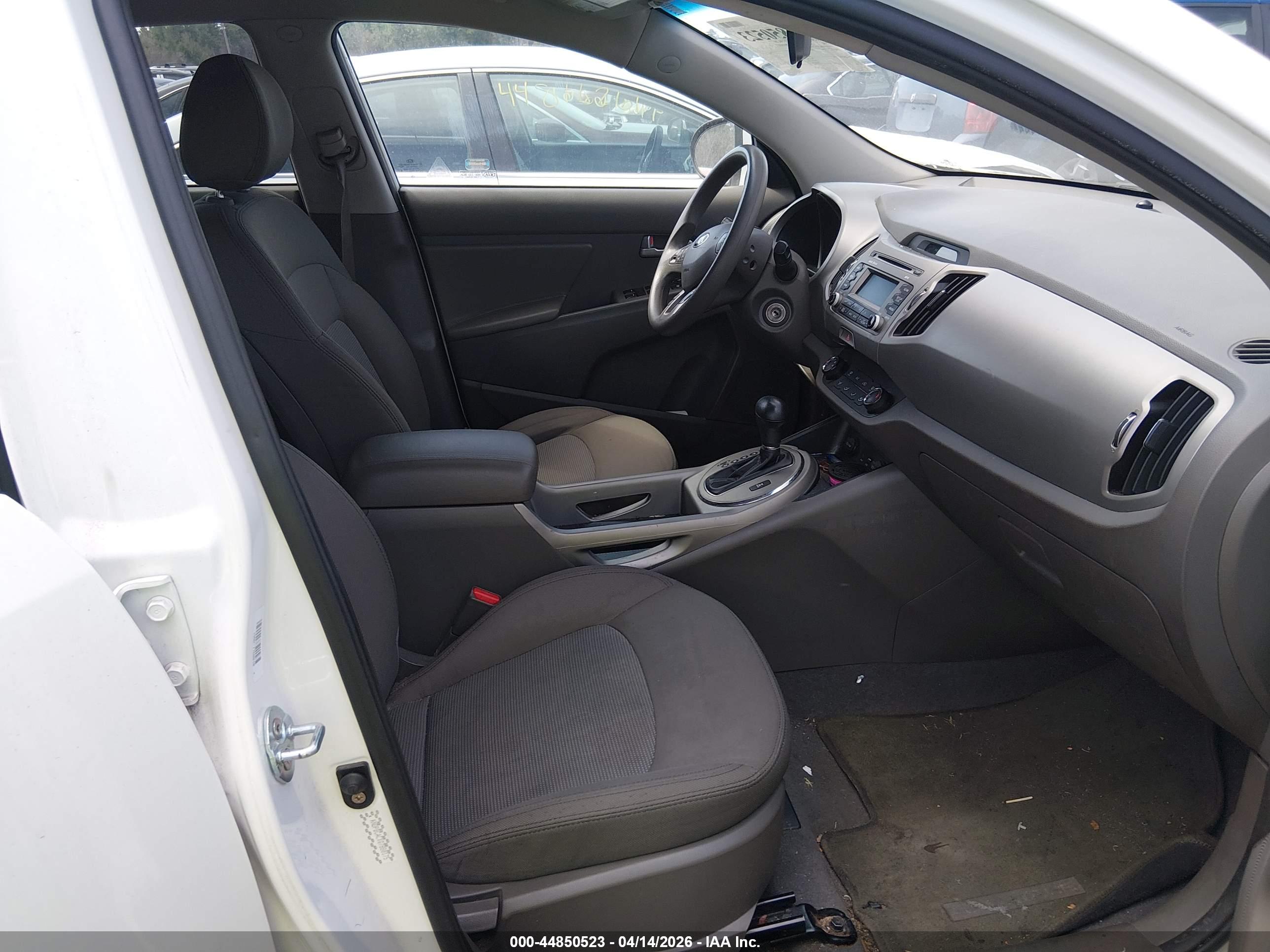 KIA SPORTAGE image 5