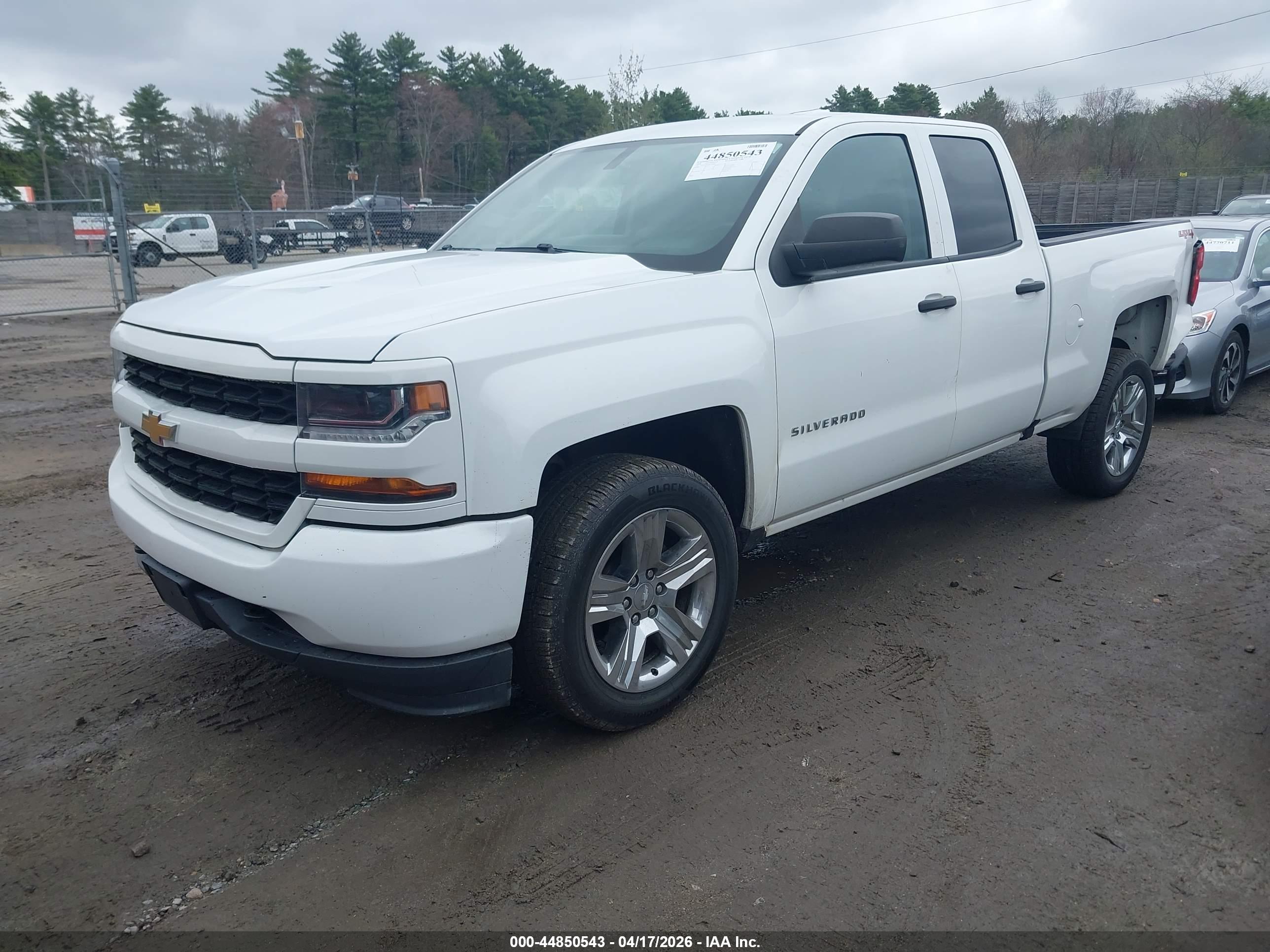 CHEVROLET SILVERADO image 2