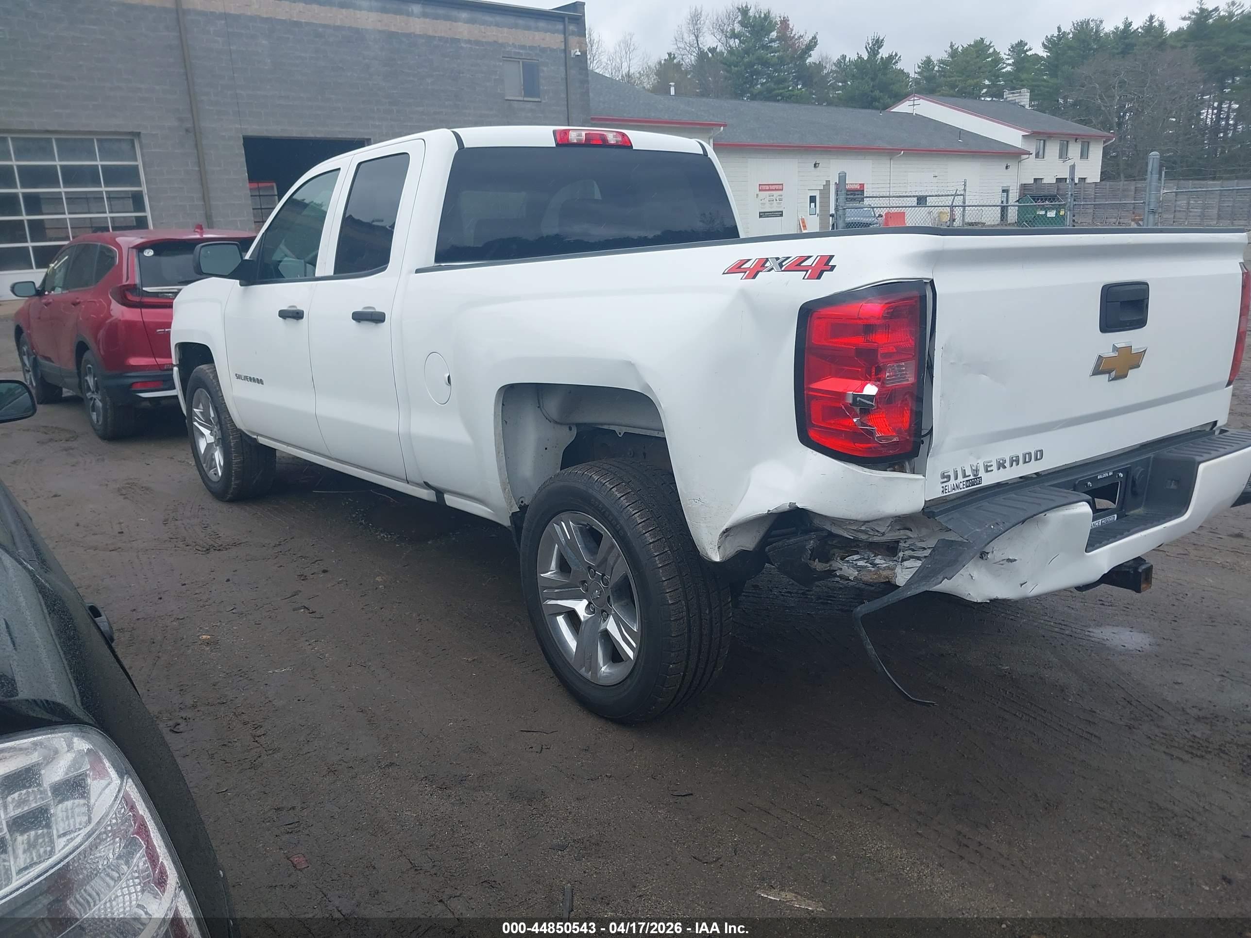 CHEVROLET SILVERADO image 3