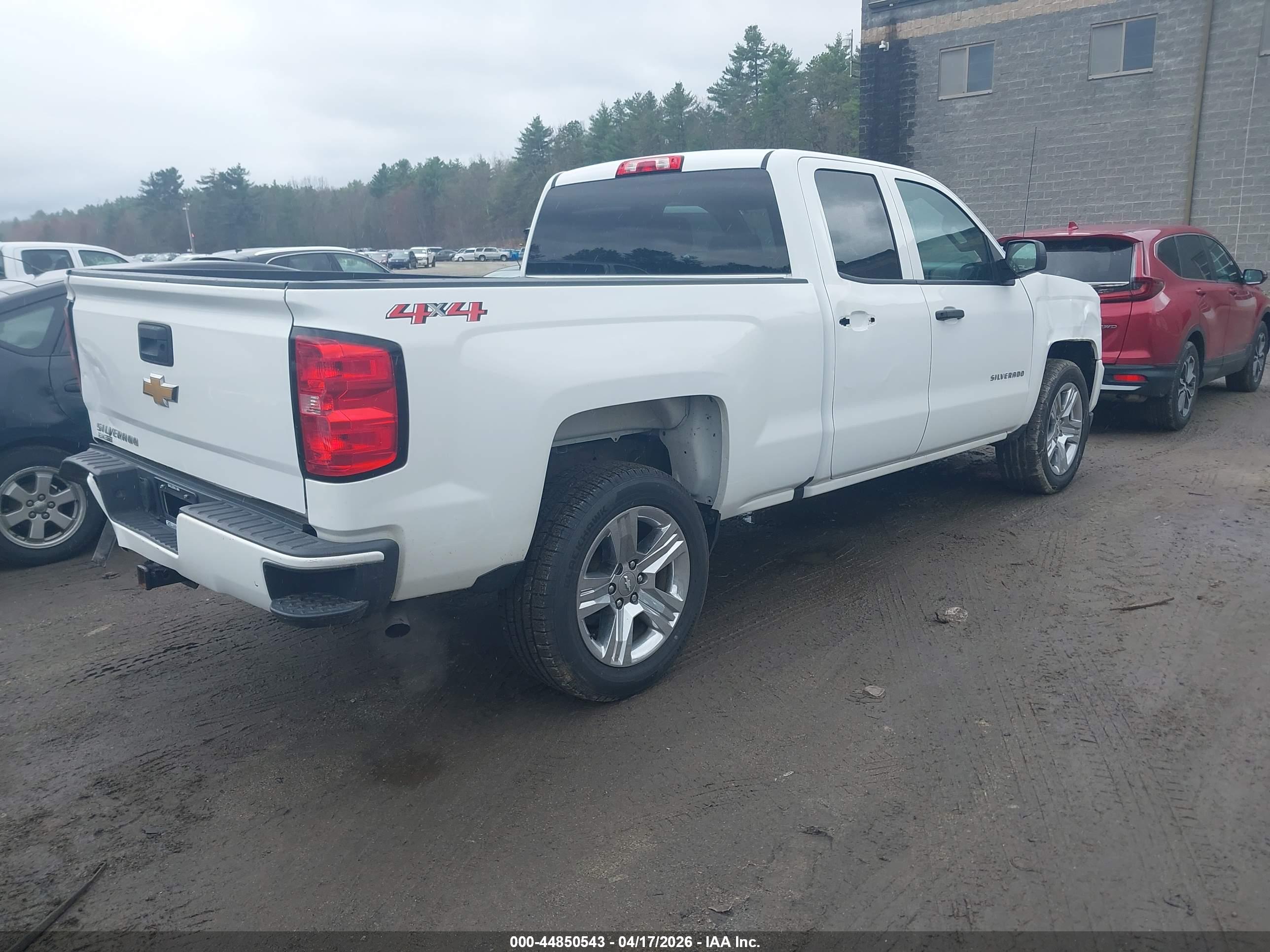 CHEVROLET SILVERADO image 4