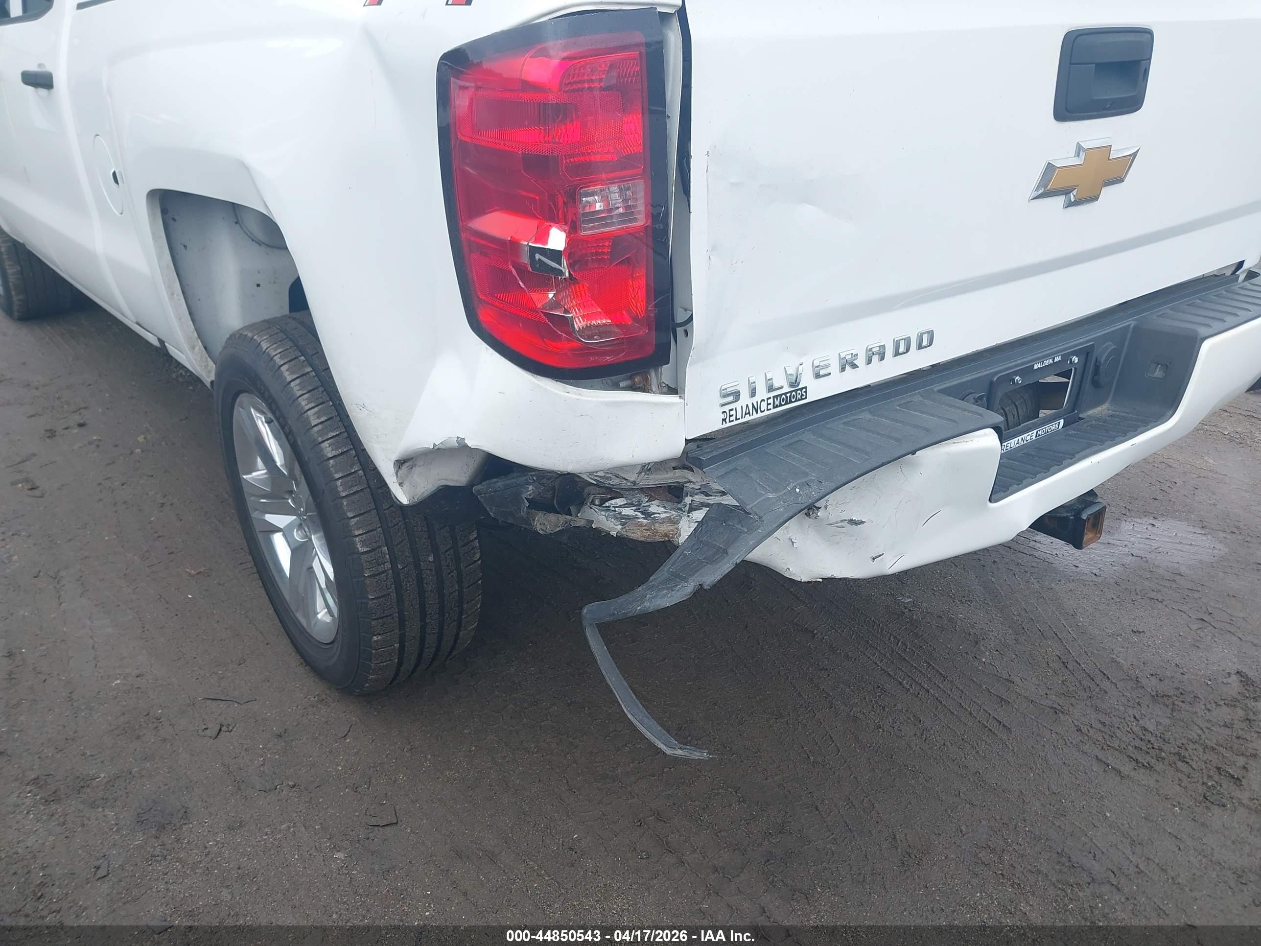 CHEVROLET SILVERADO image 6