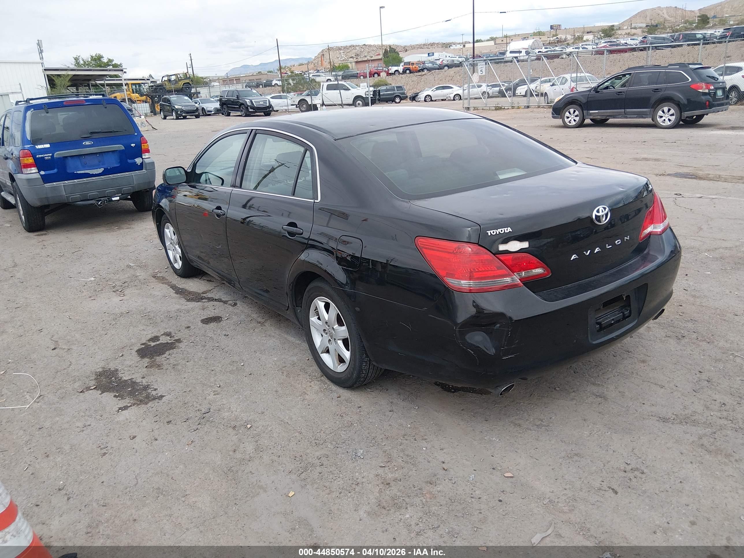 TOYOTA AVALON image 3