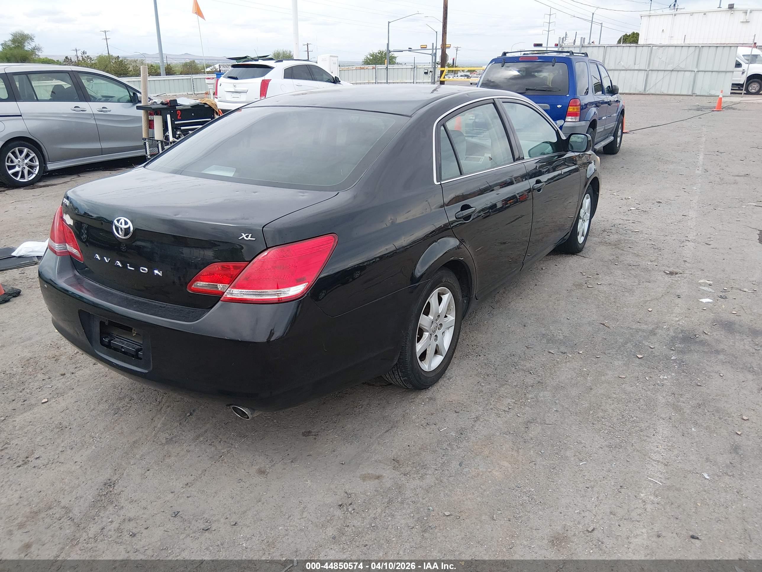 TOYOTA AVALON image 4