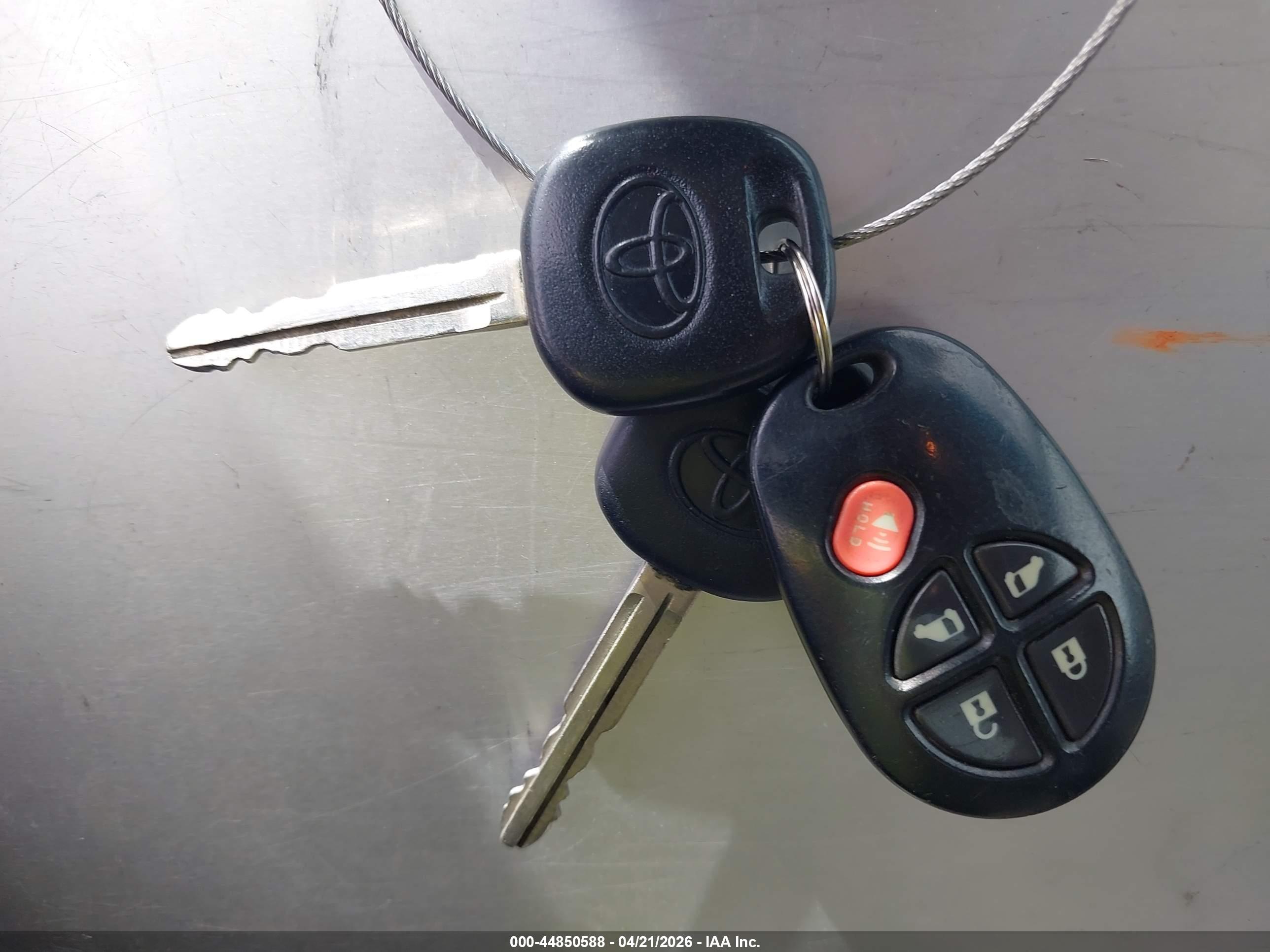 TOYOTA SIENNA image 11