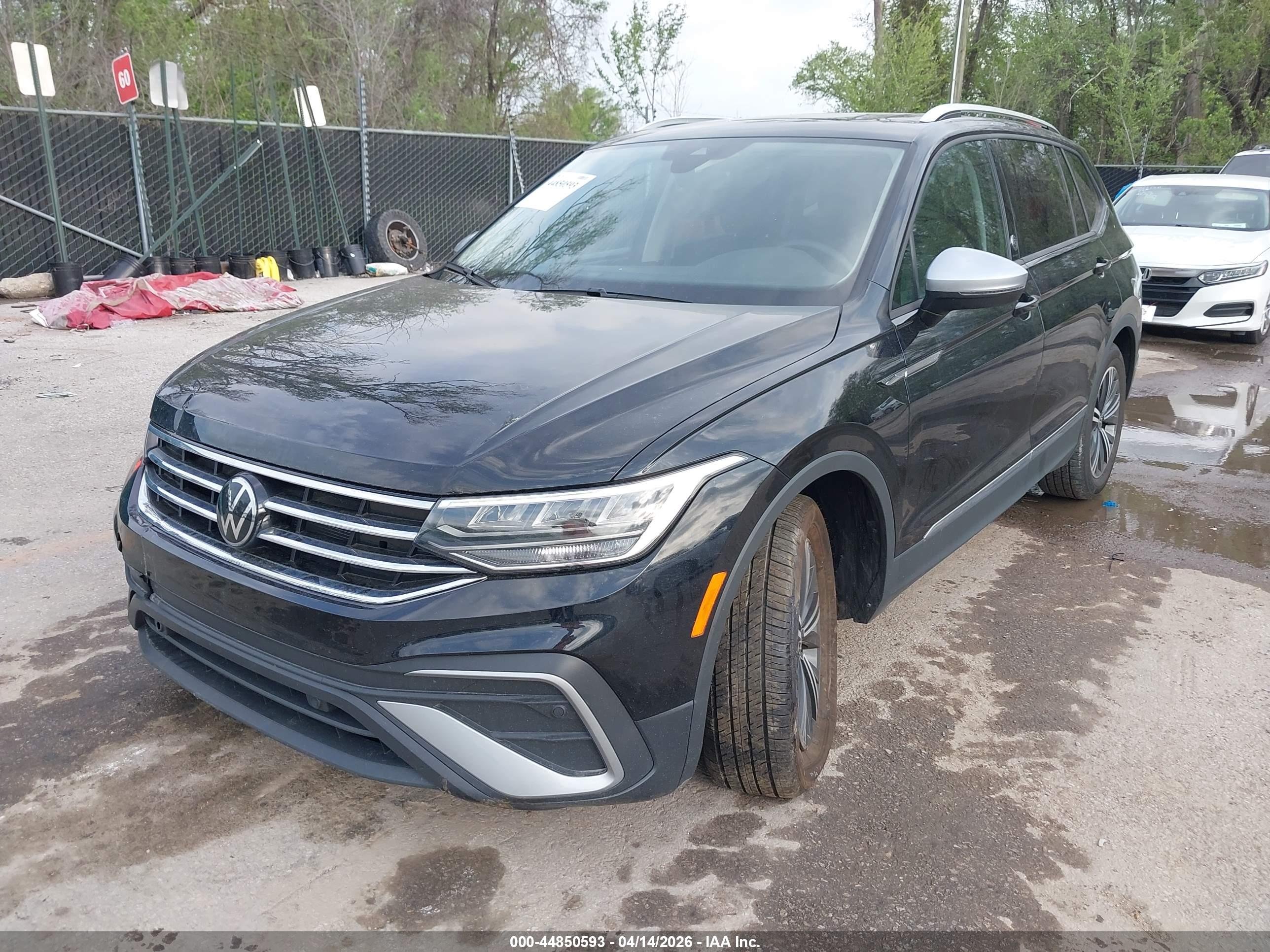VOLKSWAGEN TIGUAN image 2