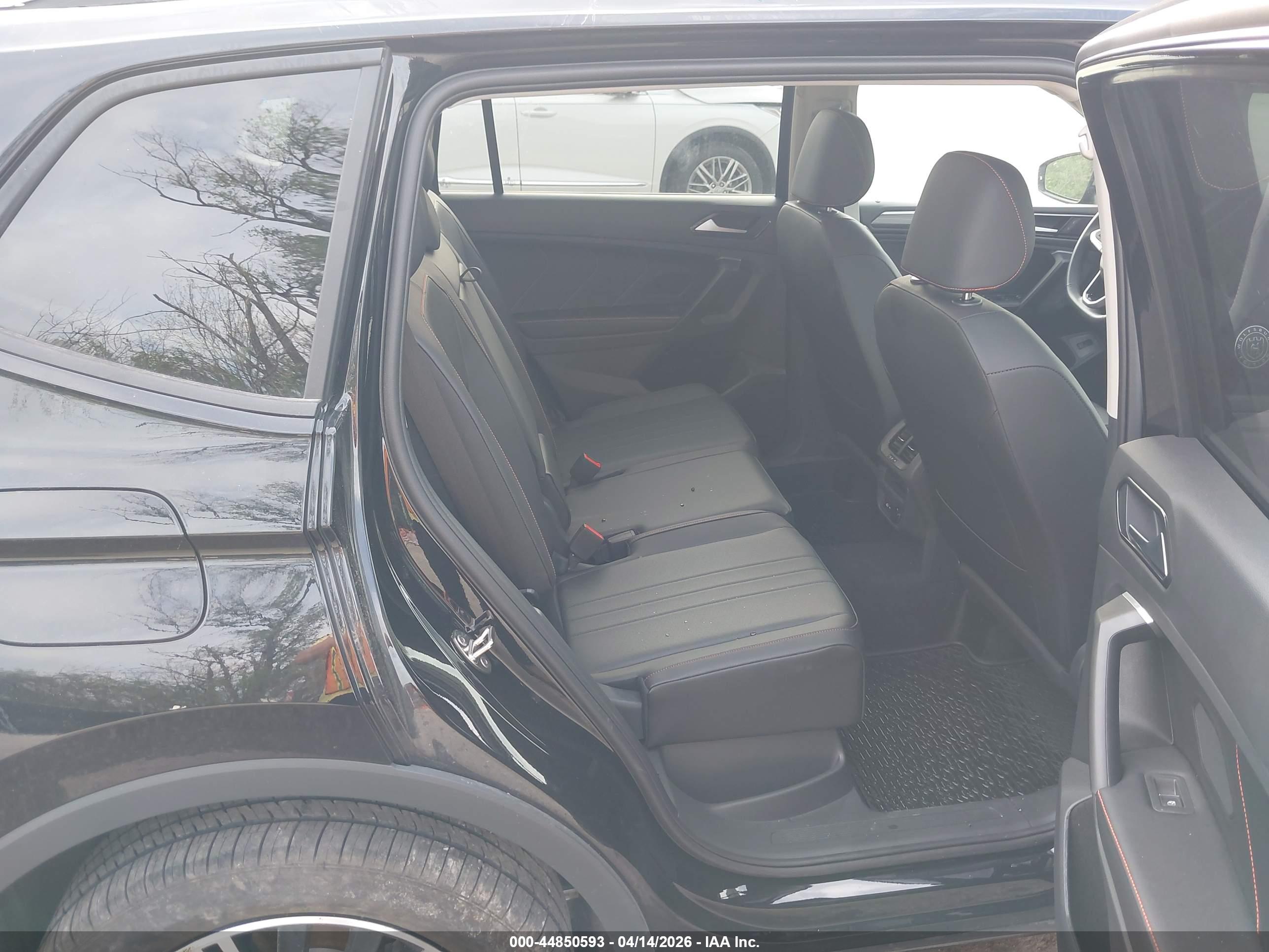 VOLKSWAGEN TIGUAN image 8