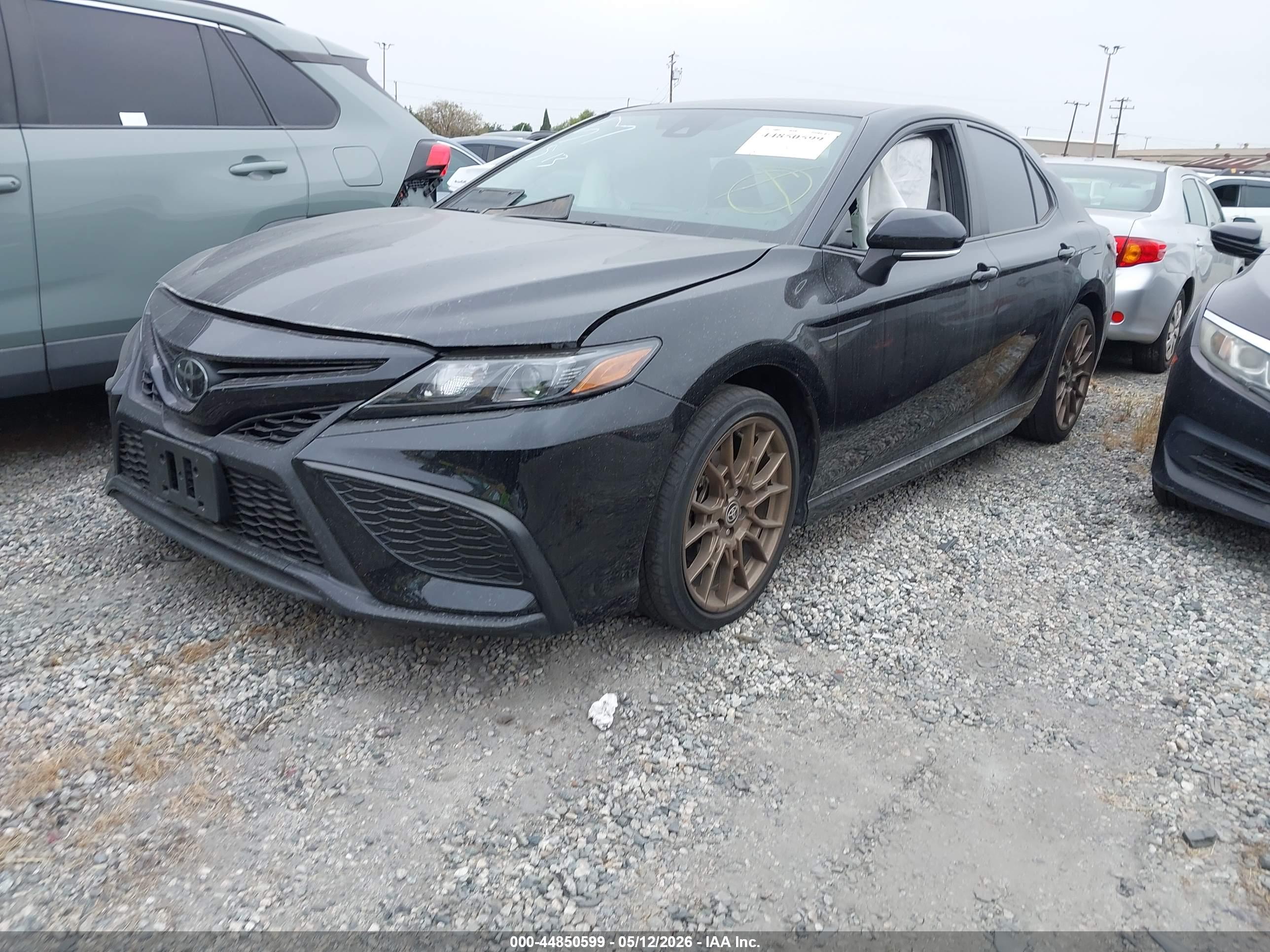 TOYOTA CAMRY image 2
