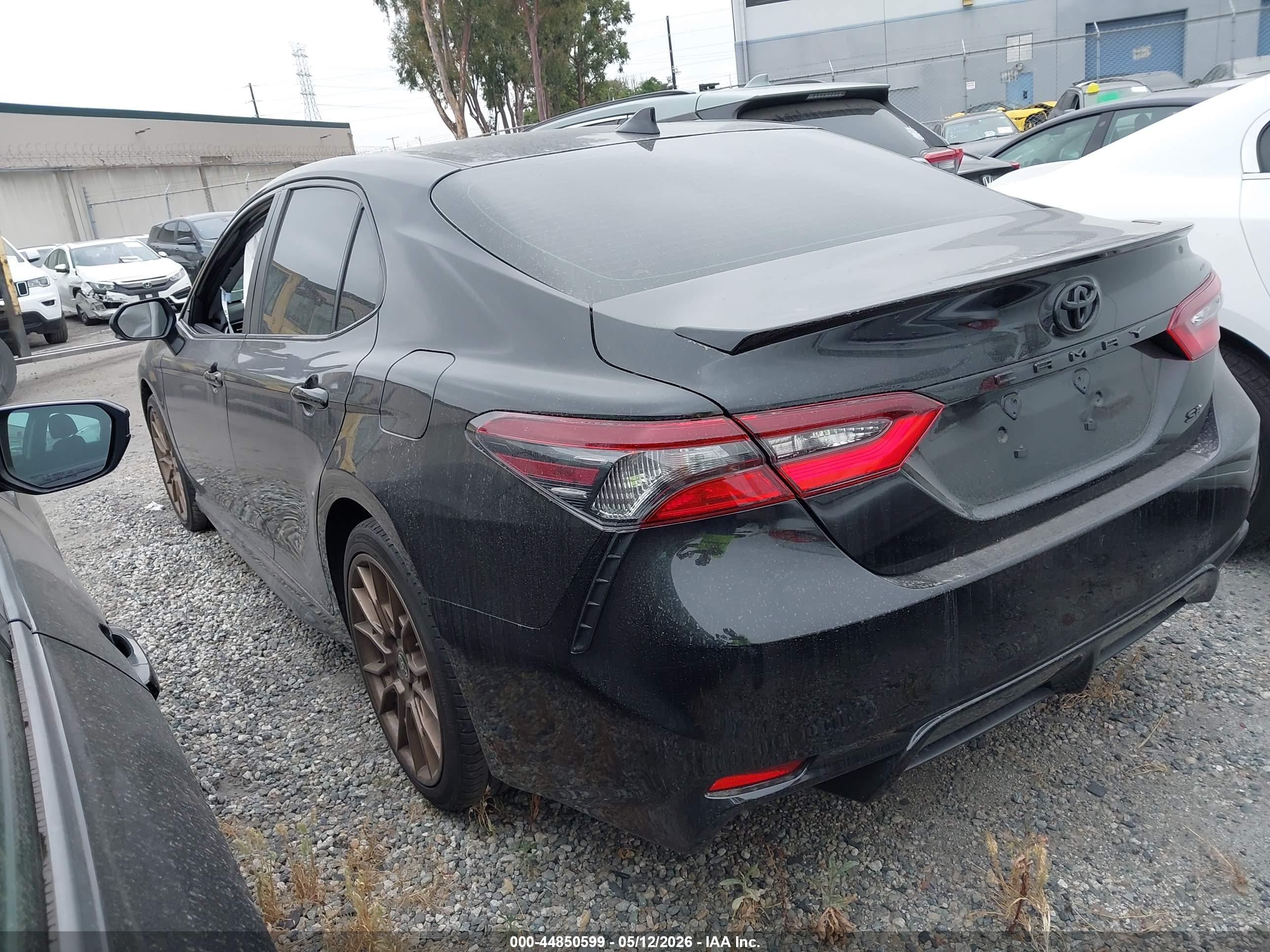TOYOTA CAMRY image 3